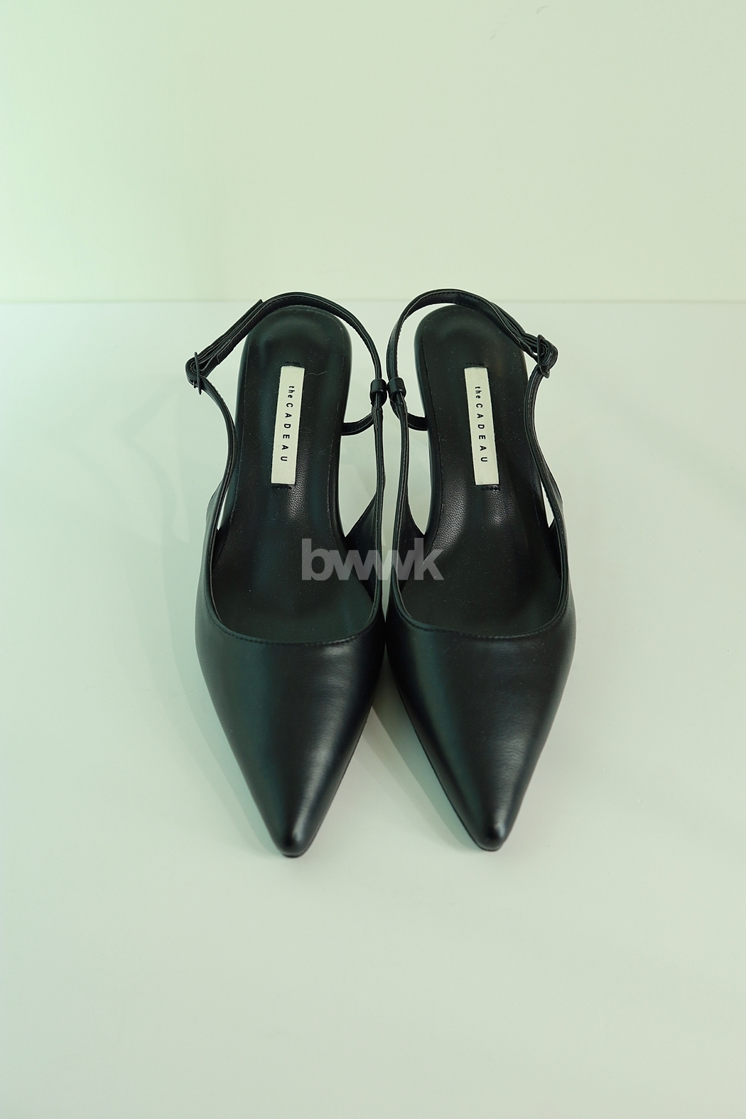 【穿拍樣品】肩頭皮革低跟鞋