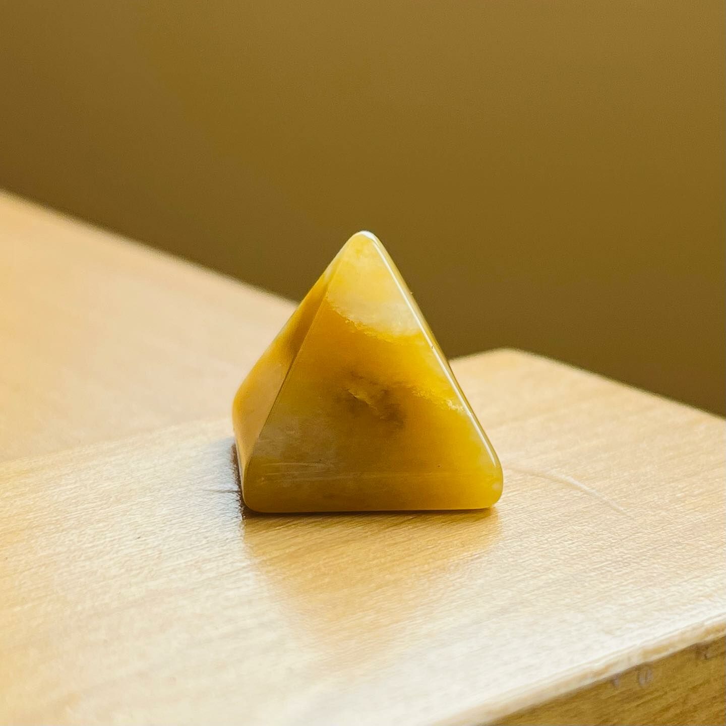 [原石] 黃玉 金字塔
