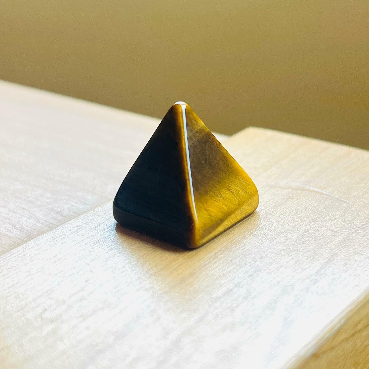 [原石] 黃虎眼石 金字塔