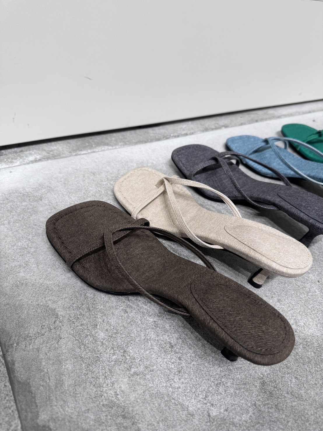 （韓國代購）極簡夾腳低跟鞋