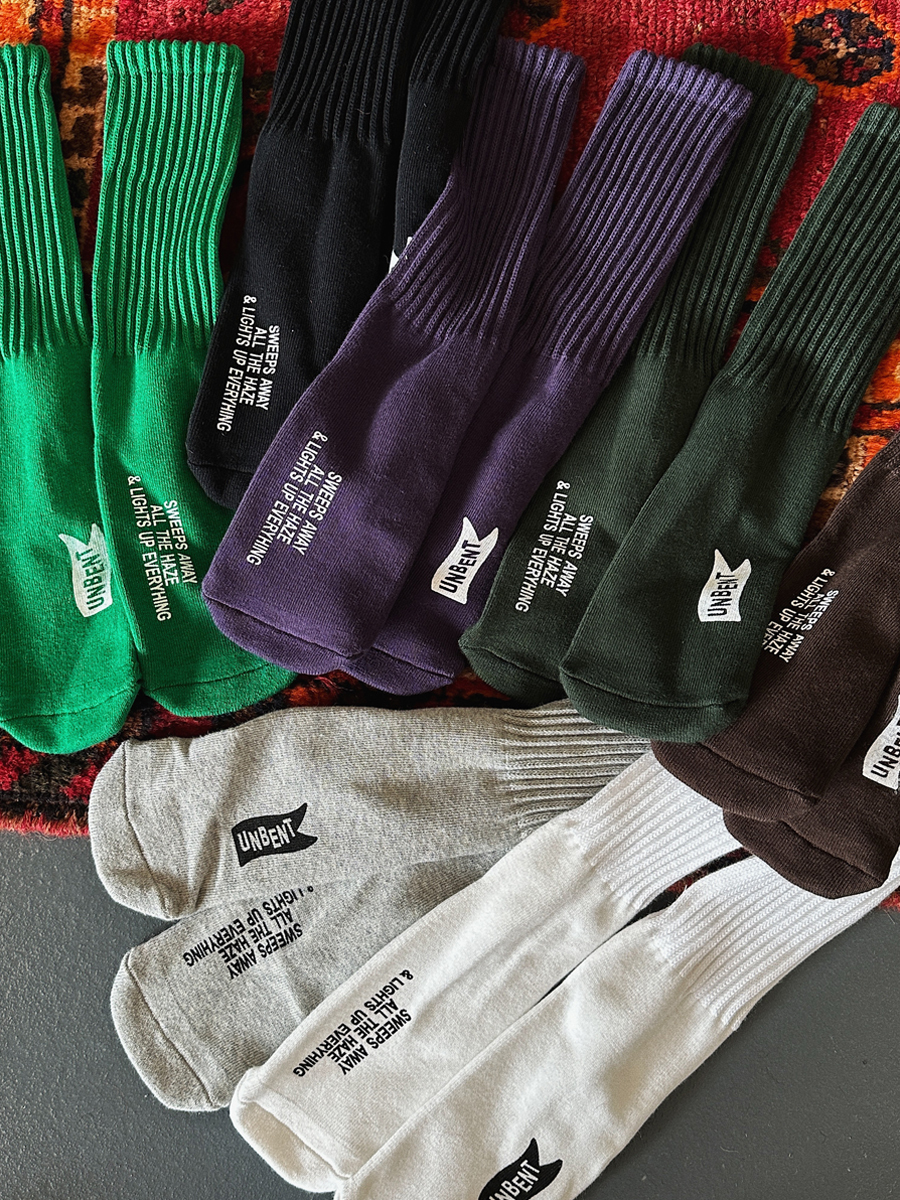 #預購 UNBENT 中長筒透氣純色襪  七色
