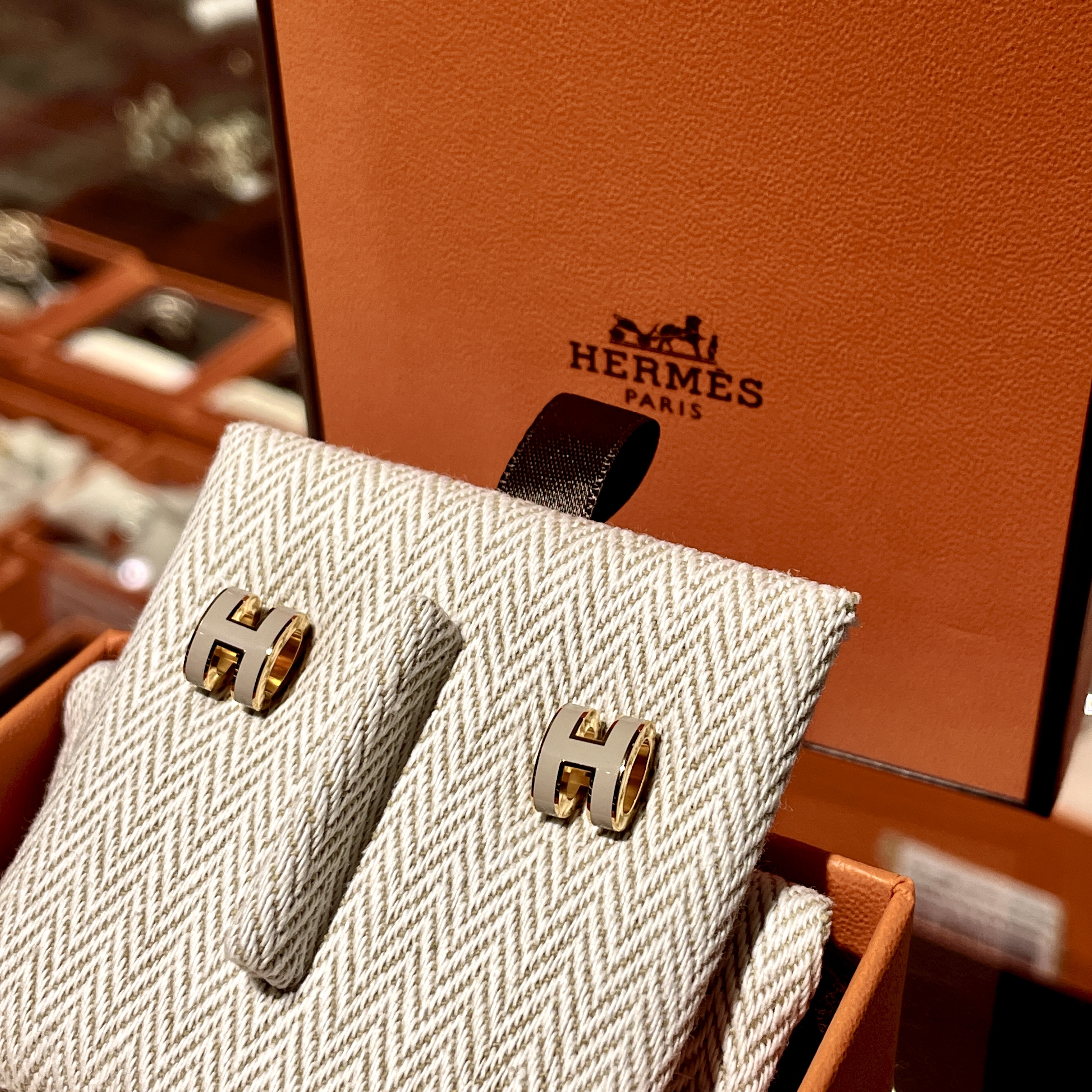 全新HERMES耳環Mini POP H (奶茶色x金) Hermes Earrings #BRAND NEW #香榭站正品