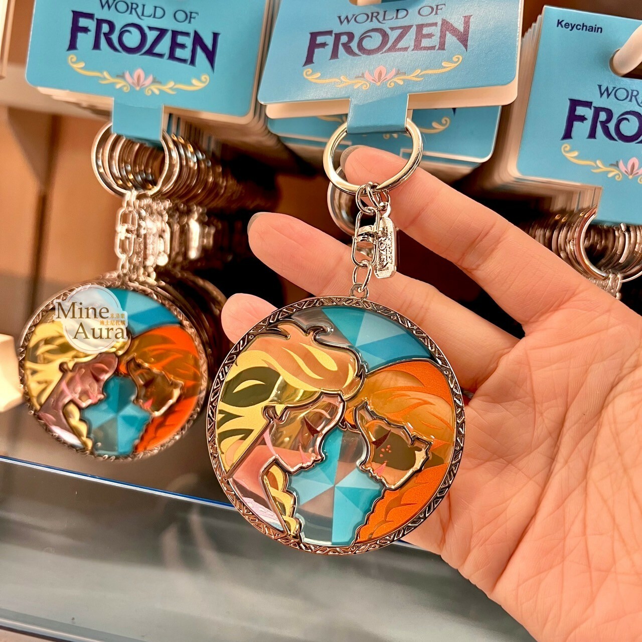 World of Frozen 限定 艾莎 Elsa 安娜Anna 圓形造型 鑰匙圈 吊飾 冰雪奇緣 Frozen -香港迪士尼樂園