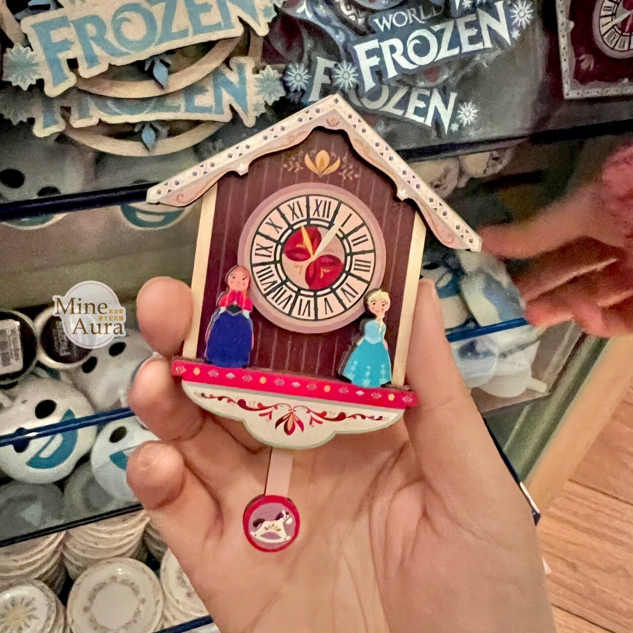 World of Frozen 限定 艾莎 Elsa 安娜Anna 木屋擺鐘 造型 磁鐵 冰雪奇緣 Frozen -香港迪士尼樂園
