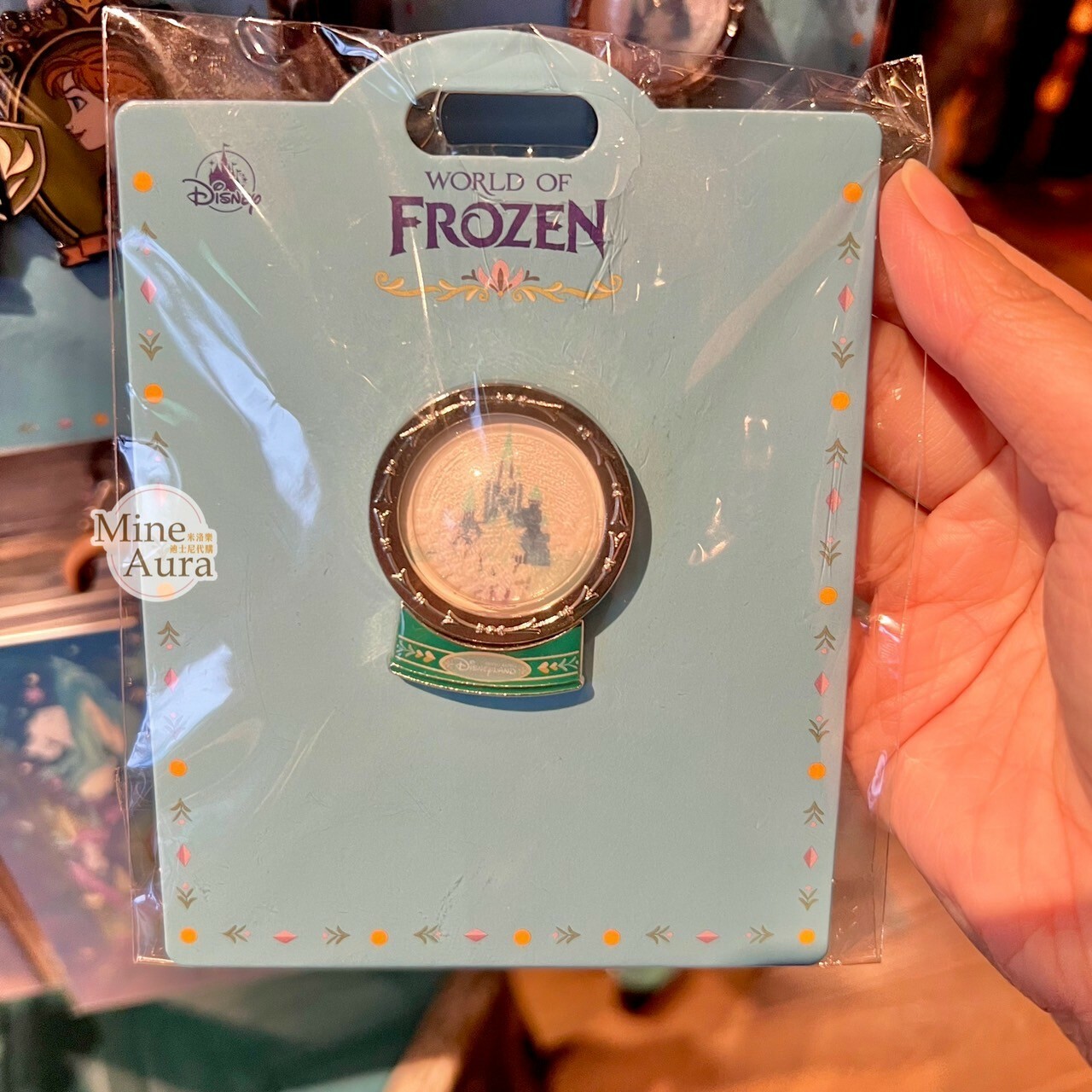 World of Frozen 限定 艾倫戴爾王國 城堡 場景 水晶球造型 徽章 PIN 冰雪奇緣 Frozen -香港迪士尼樂園