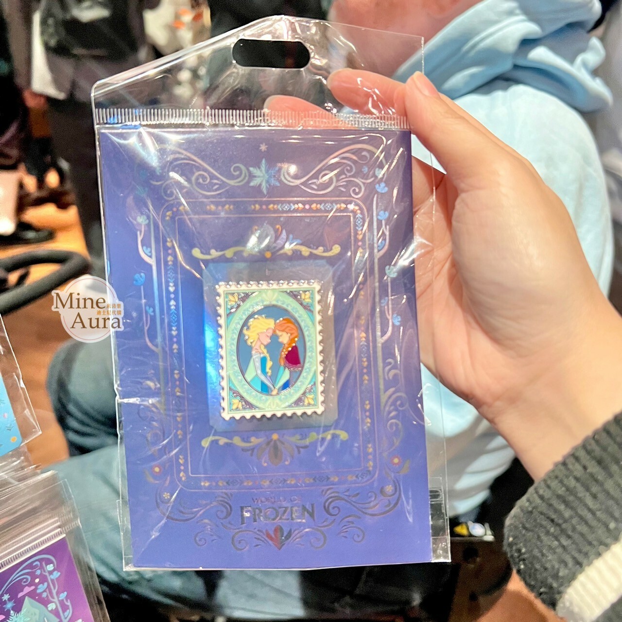 World of Frozen 限定 艾莎 Elsa 安娜Anna 郵票造型 徽章 PIN 冰雪奇緣 Frozen -香港迪士尼樂園