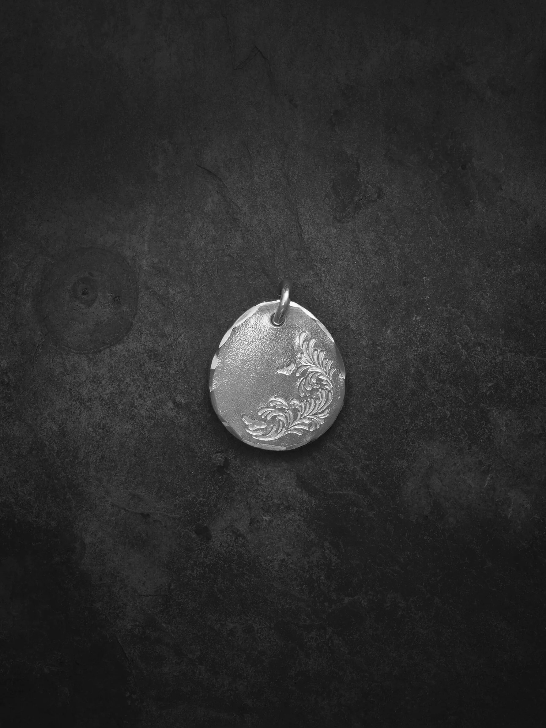 Anviology Handcraft 唐草銀牌吊墜 M
