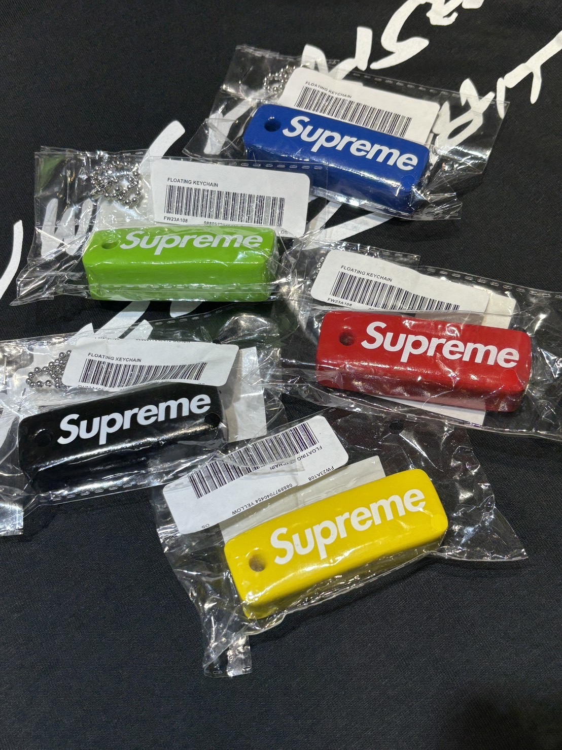 Supreme Floating Keychain FW23 泡棉鑰匙圈背包吊飾紅綠黑藍