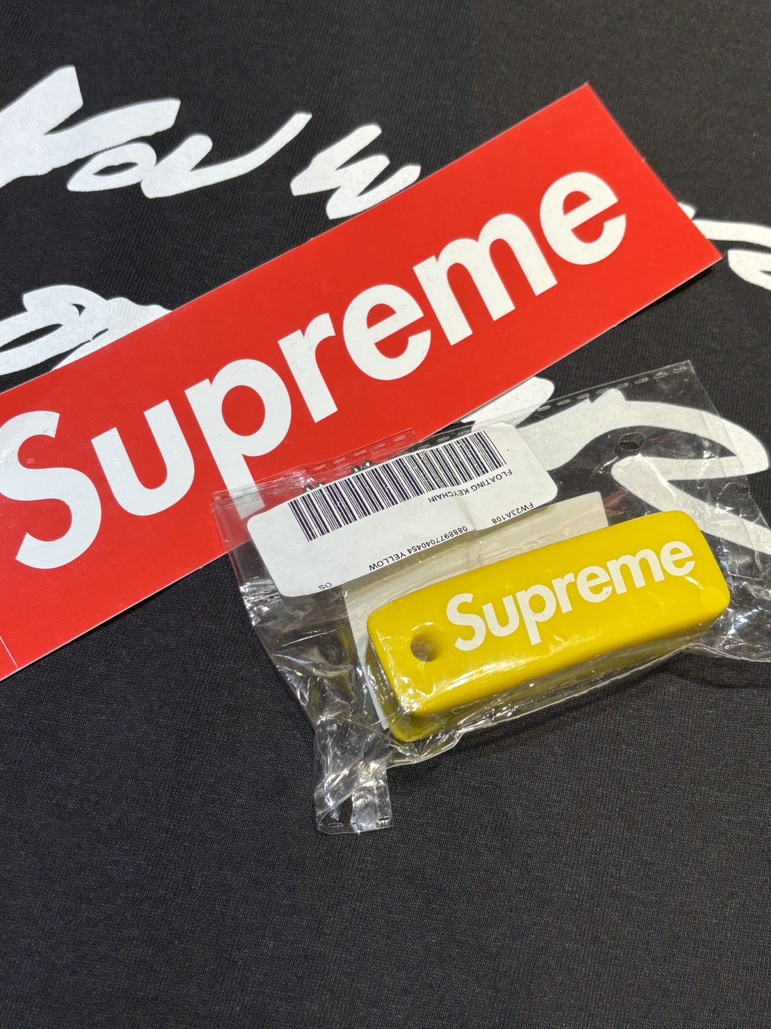 Supreme Floating Keychain FW23 泡棉鑰匙圈背包吊飾紅綠黑藍