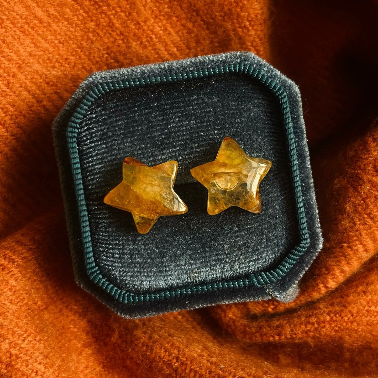 [原石] 黃金療癒者 / 黃膠花 水晶耳環