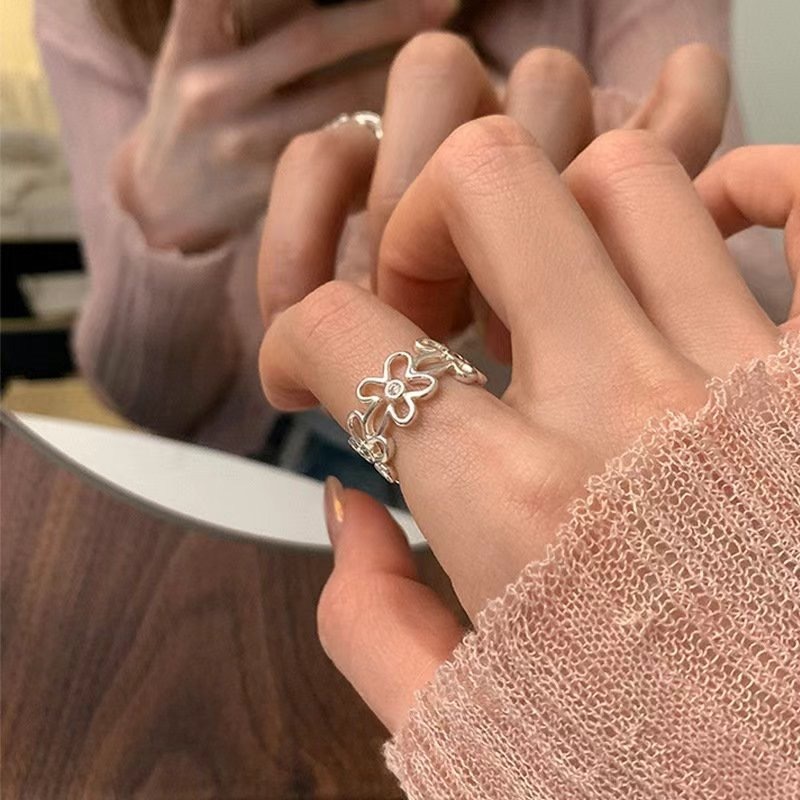 線條花朵小鑽戒指