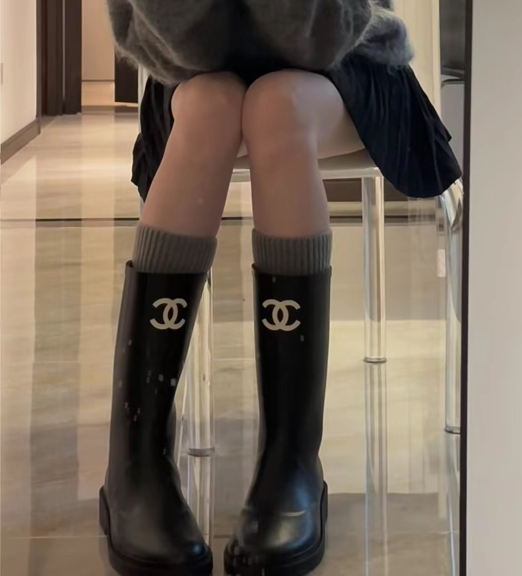 Chanel 一年四季用的雨鞋 -M
