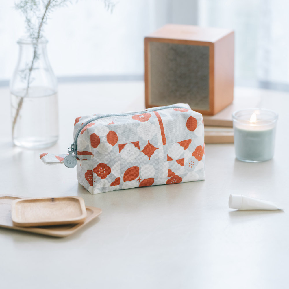 Zipper Cuboid Pouch/Begonia Glass Pattern No.12/Spring Plum Red