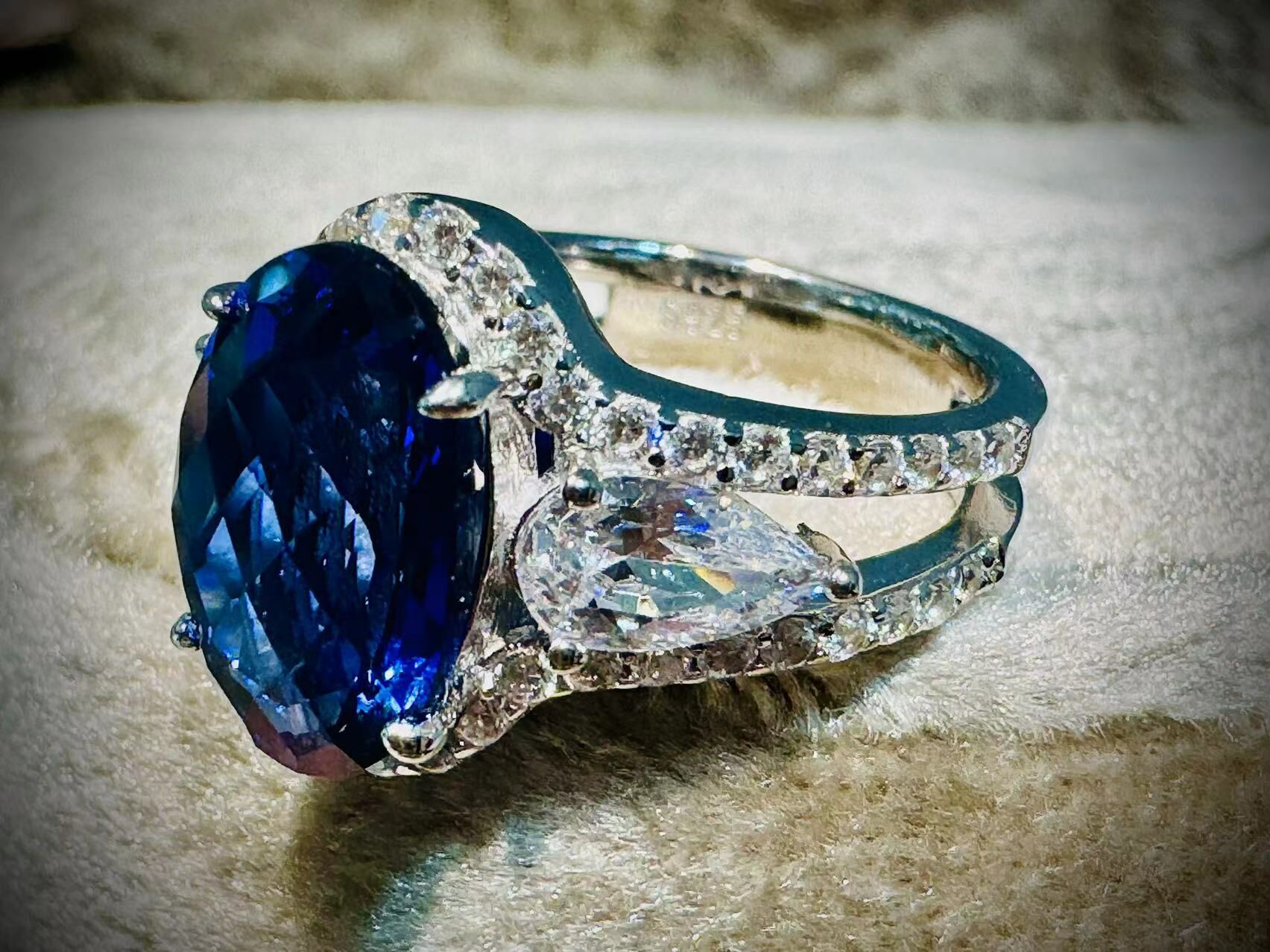 H02 Blue Oval Zirconia Ring  -M