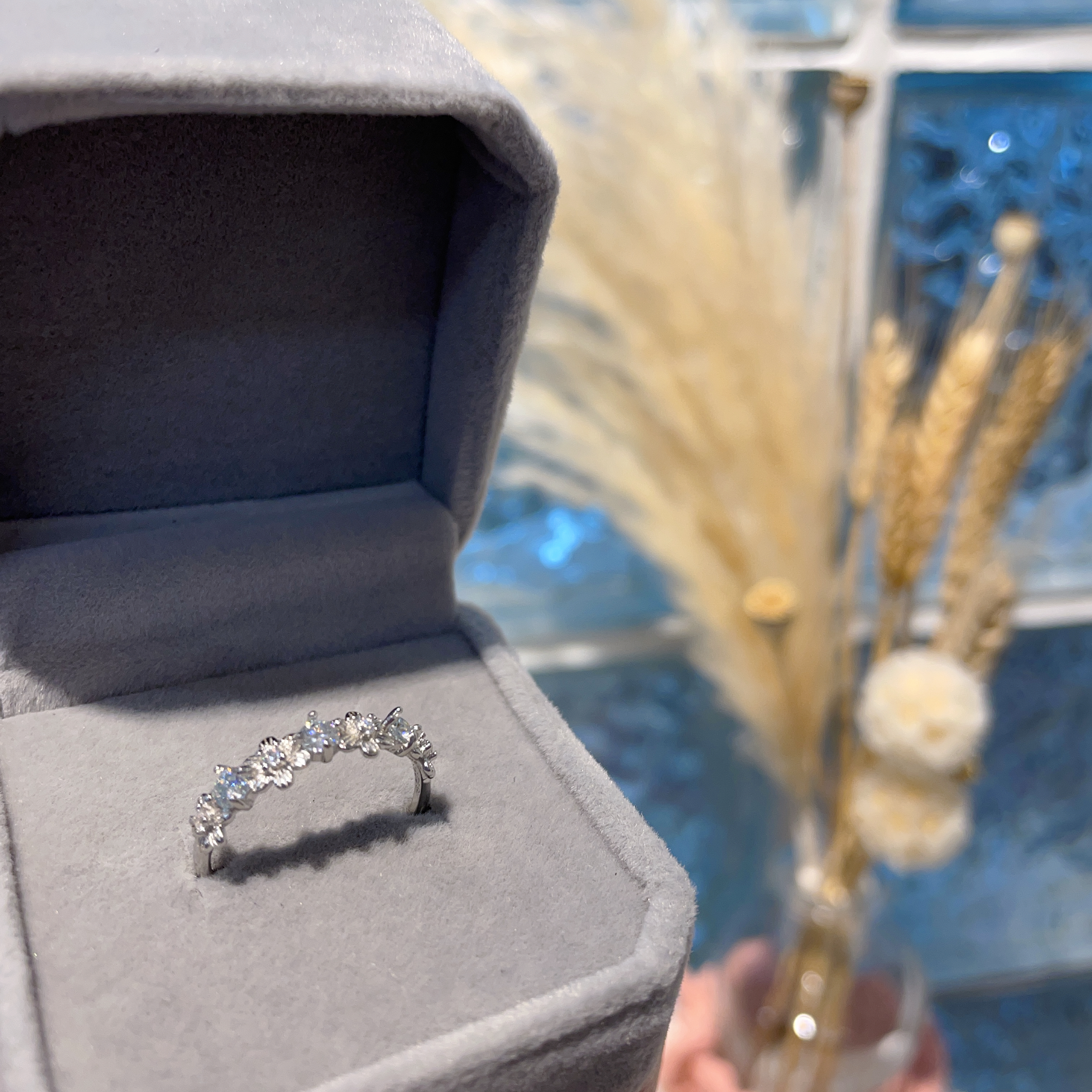 E953 莫桑花花線戒 0.10ct