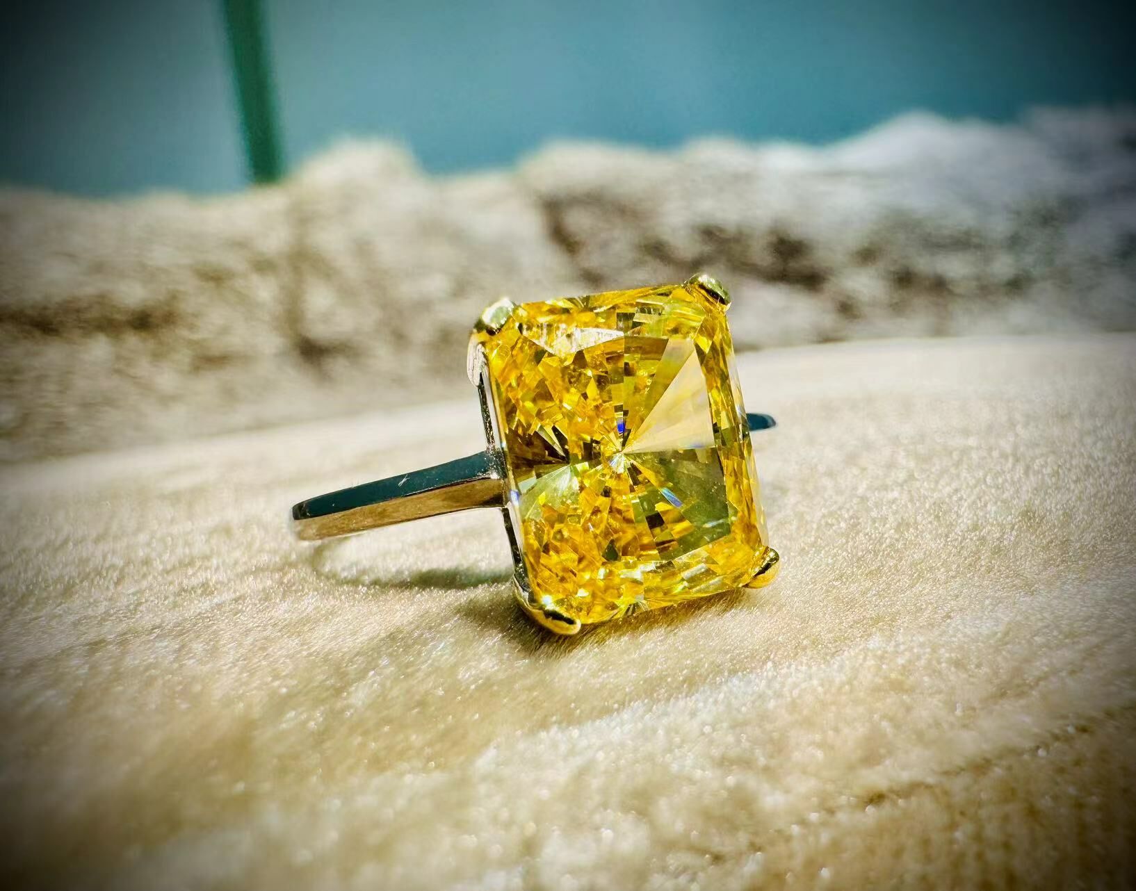 H28 Yellow emerald Ring   XL0385 -M