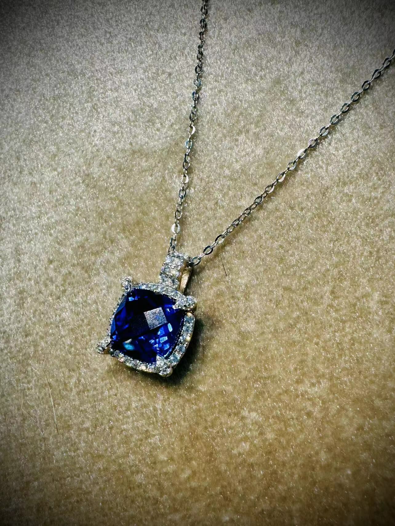 H37 Blue Square Radiant necklace    總重: 2.46G XL0402 -M