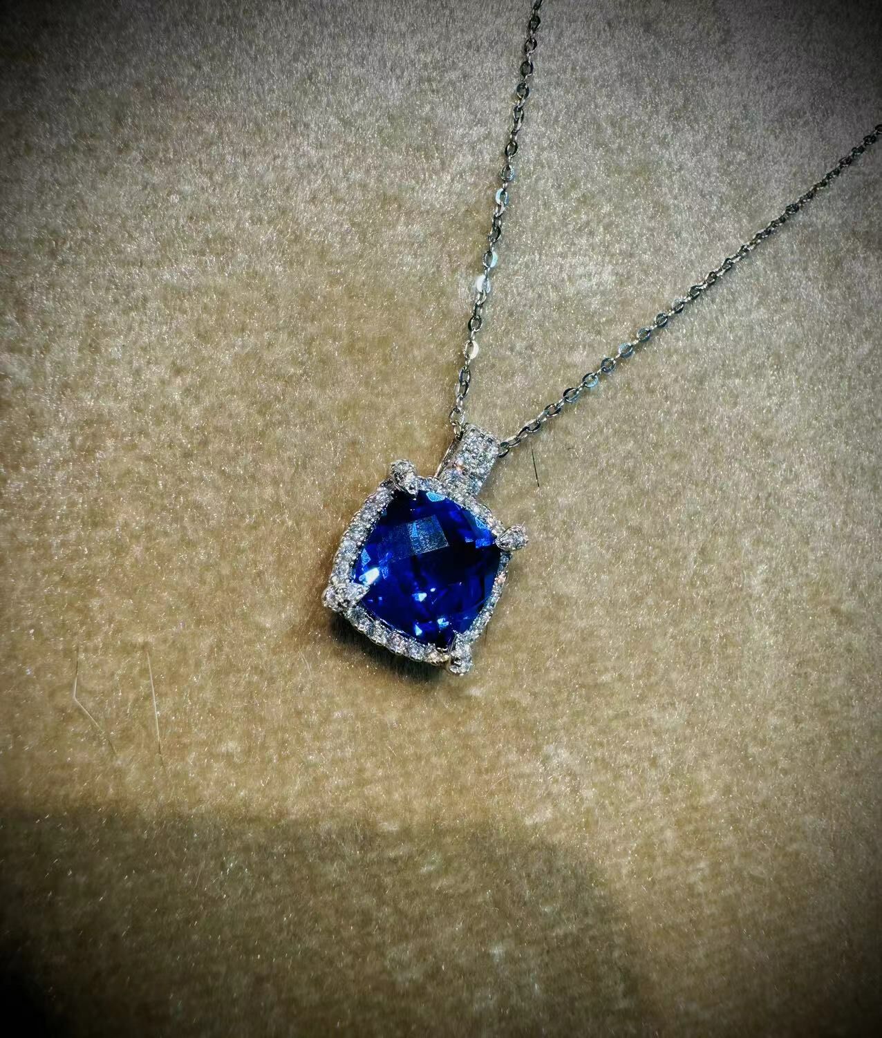 H37 Blue Square Radiant necklace    總重: 2.46G XL0402 -M