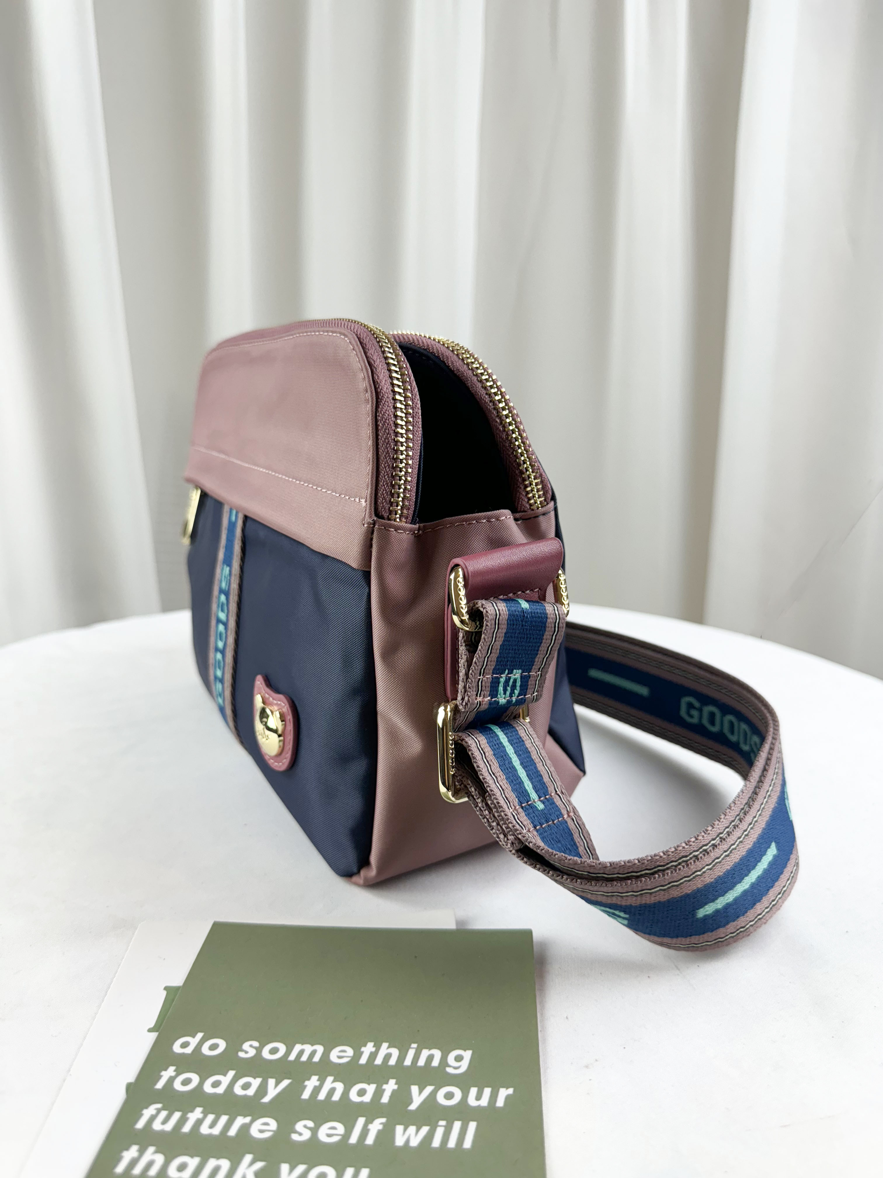 GOODS 織帶藍粉防潑水側背包 #2789