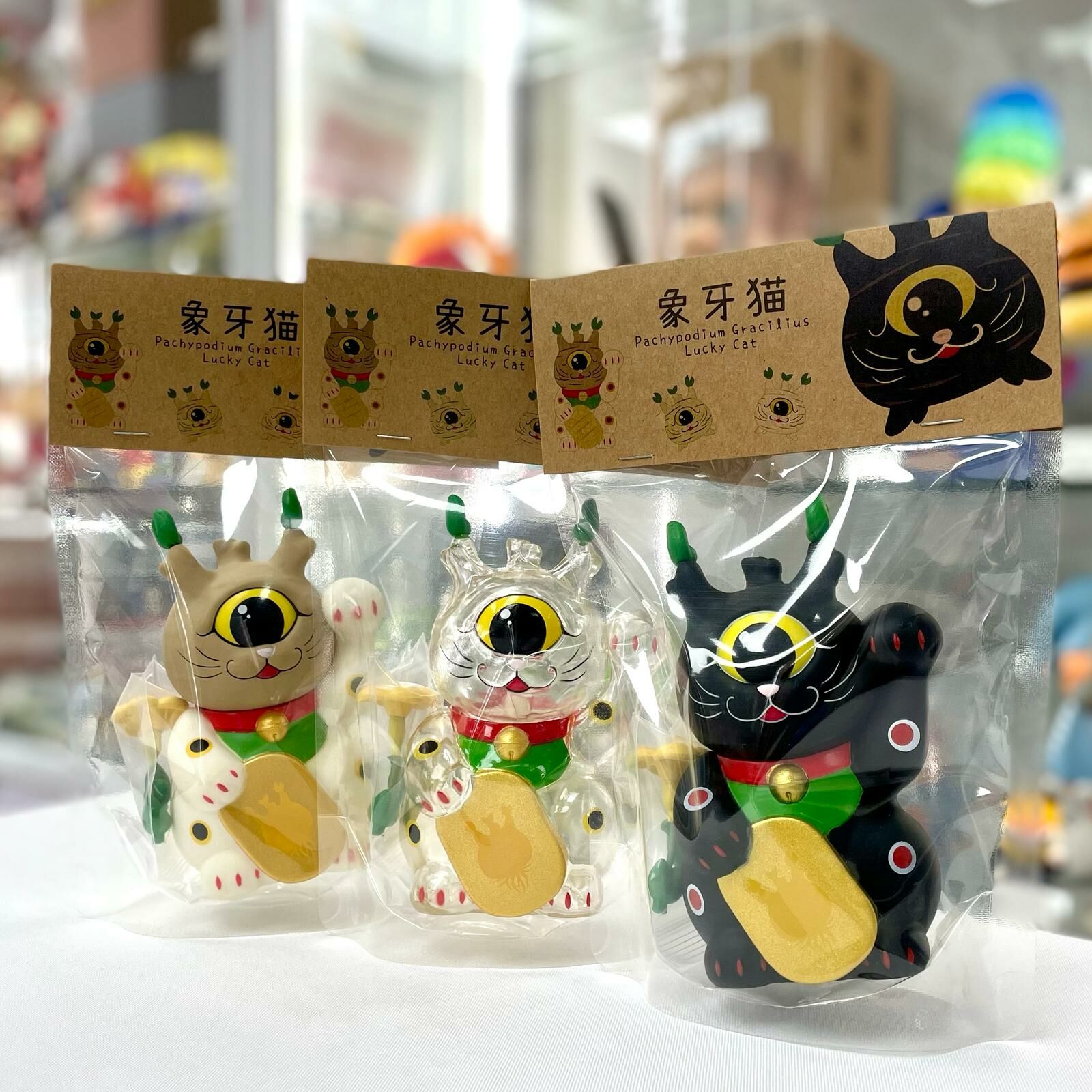 White Vinyl Figure Pachypodium Gracilius Lucky Cat 13cm (象牙猫)