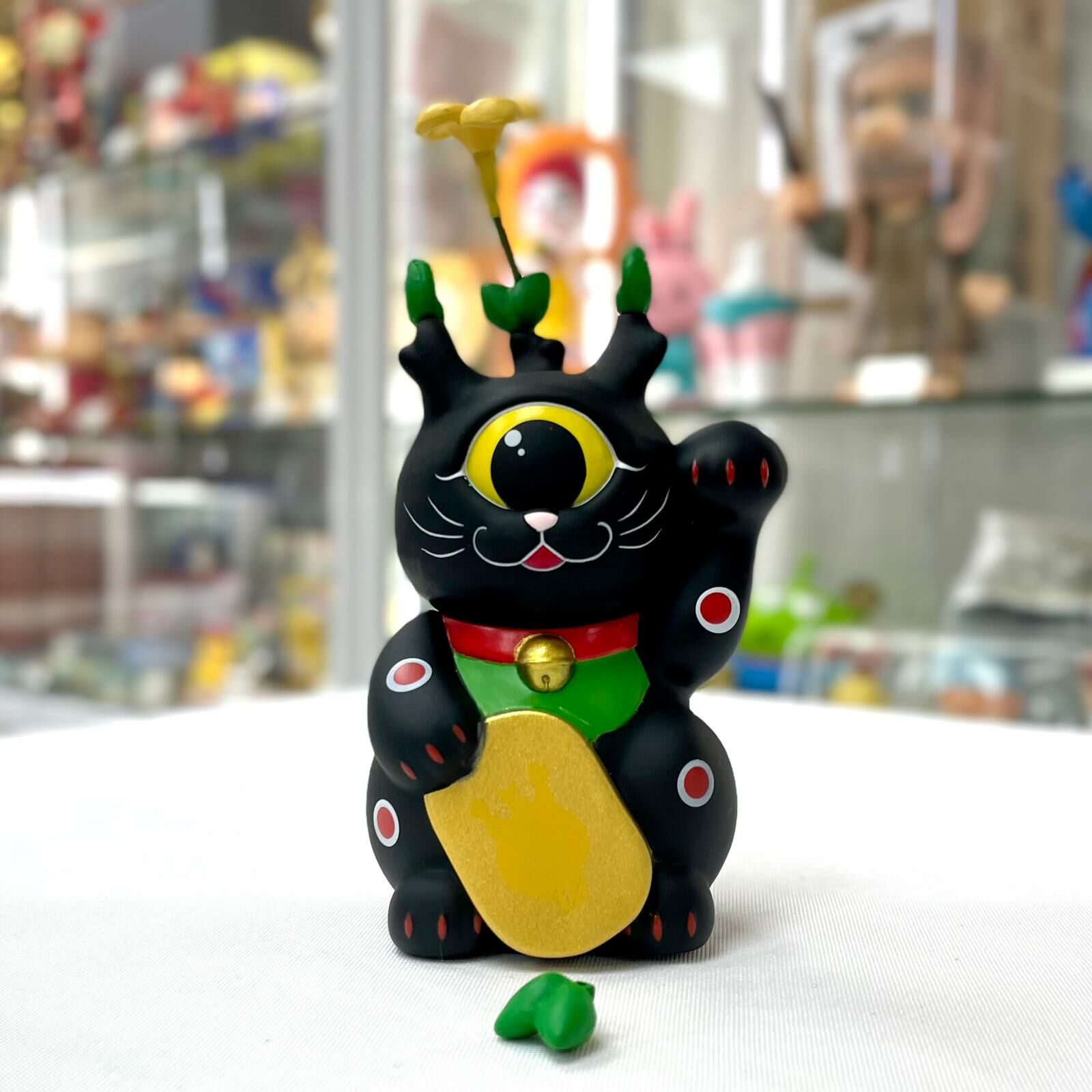 Black Vinyl Figure Pachypodium Gracilius Lucky Cat 13cm (象牙猫)