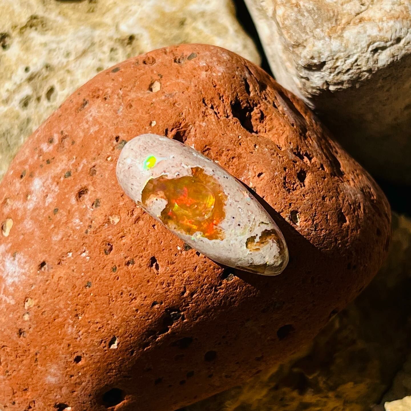 [原石] 墨西哥火蛋白石