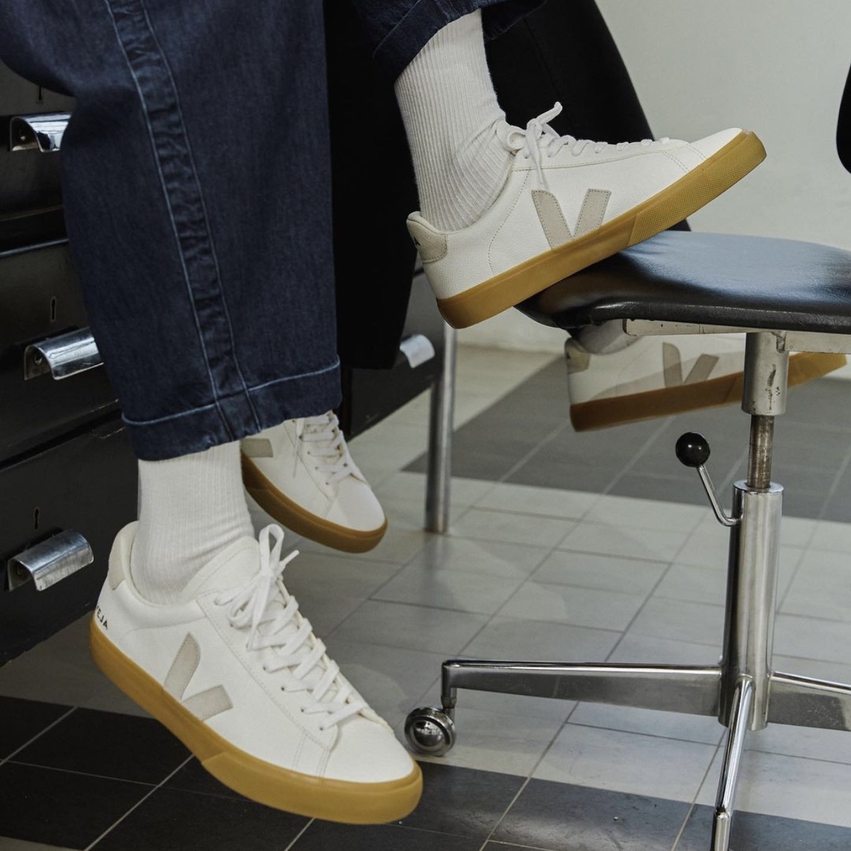 Veja Campo 焦糖底 經典 皮革 板鞋 白