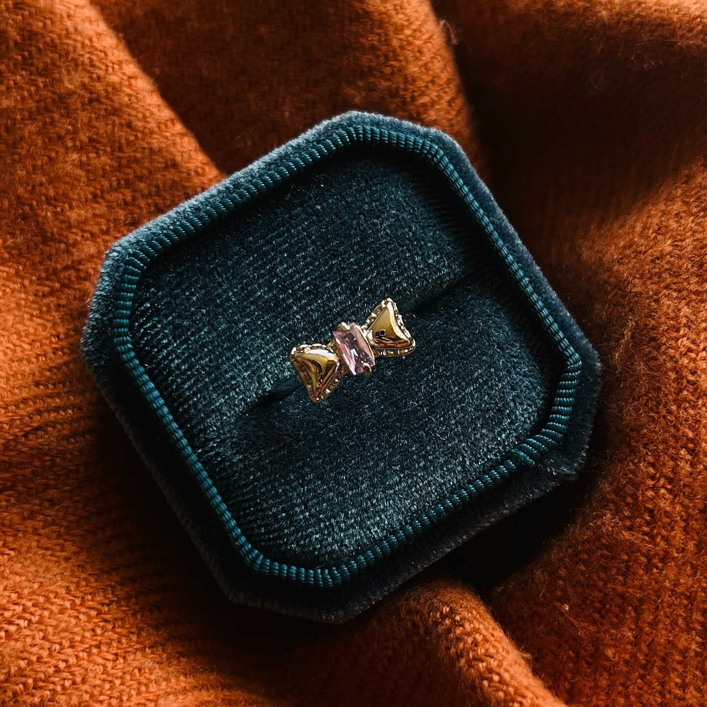 [原石] 粉紅鋯石戒指 蝴蝶結