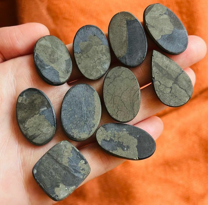 [原石] 黃銅礦 靜心石 水晶蛋面