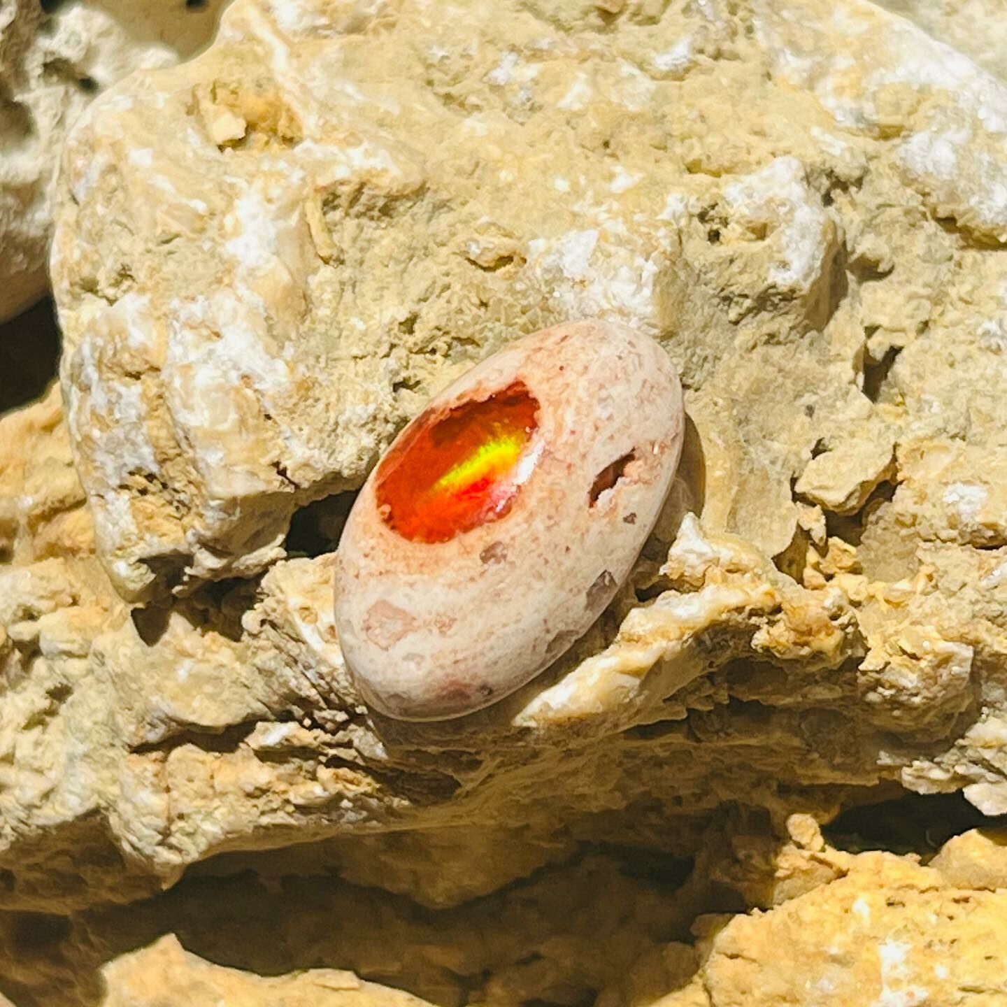 [原石] 墨西哥火蛋白石