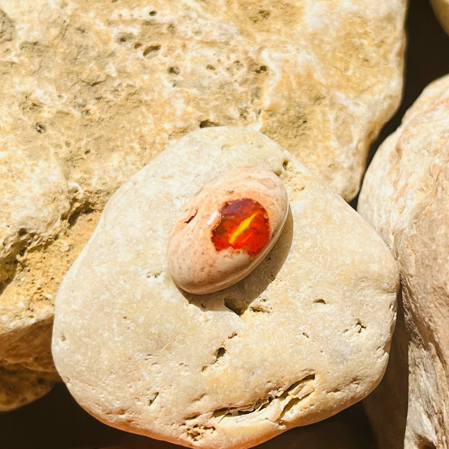 [原石] 墨西哥火蛋白石