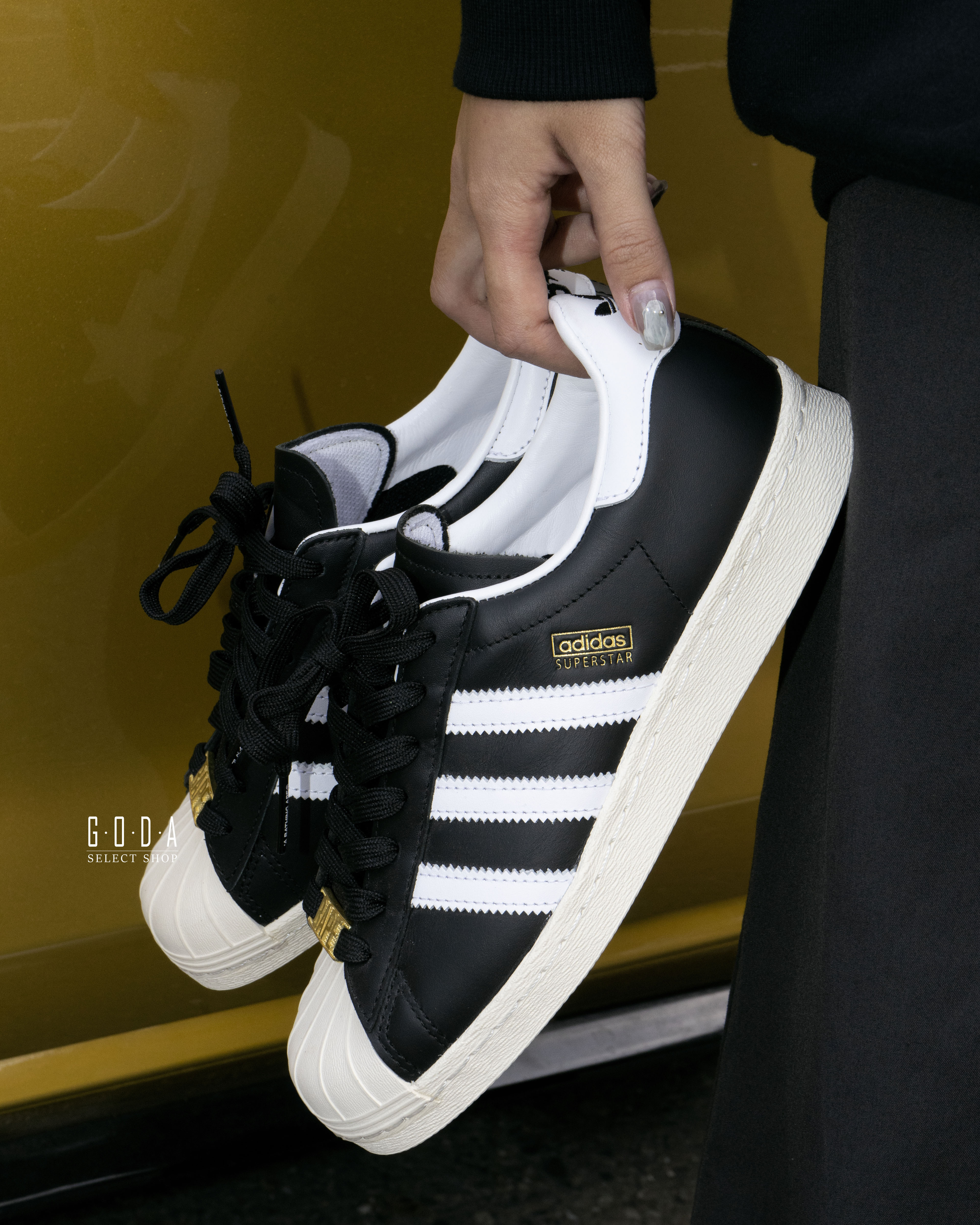 BAPE® X Adidas Superstar 80s 黑色貝殼頭奶油頭不對稱之美