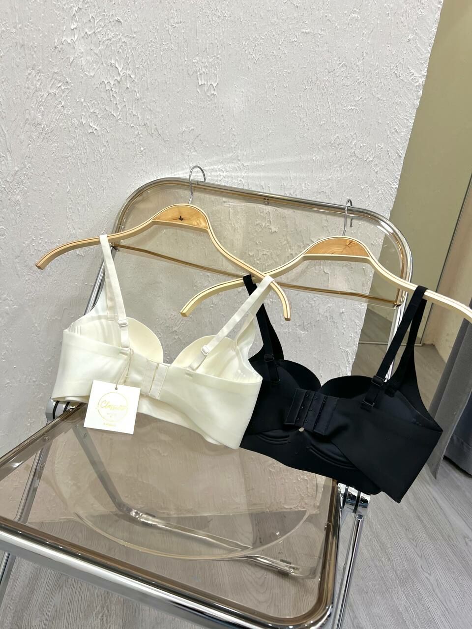 863 Bra