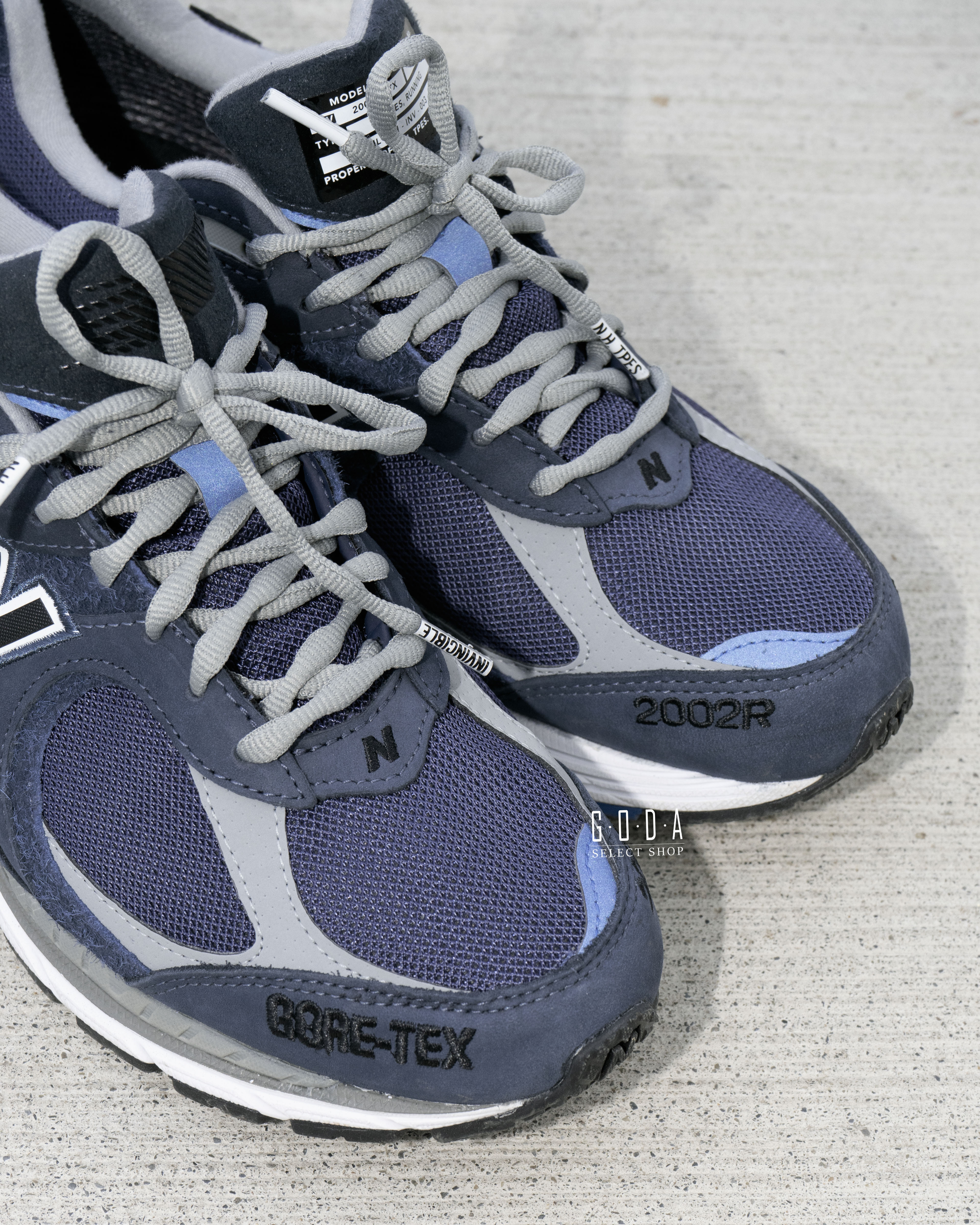N.hoolywood x Invincible × New Balance 2002R 藍色M2002RX