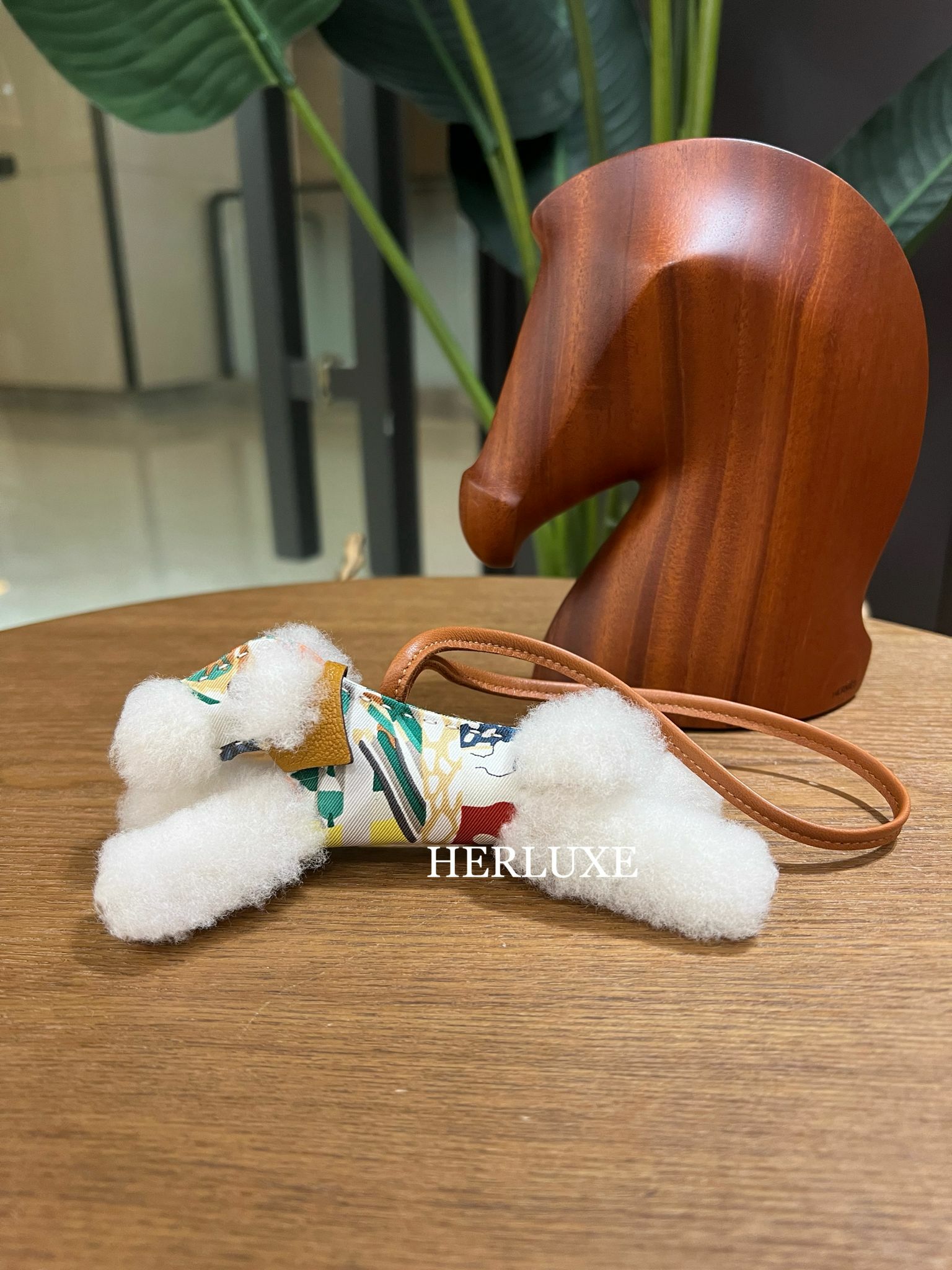 Budy charm 37 gold canvas