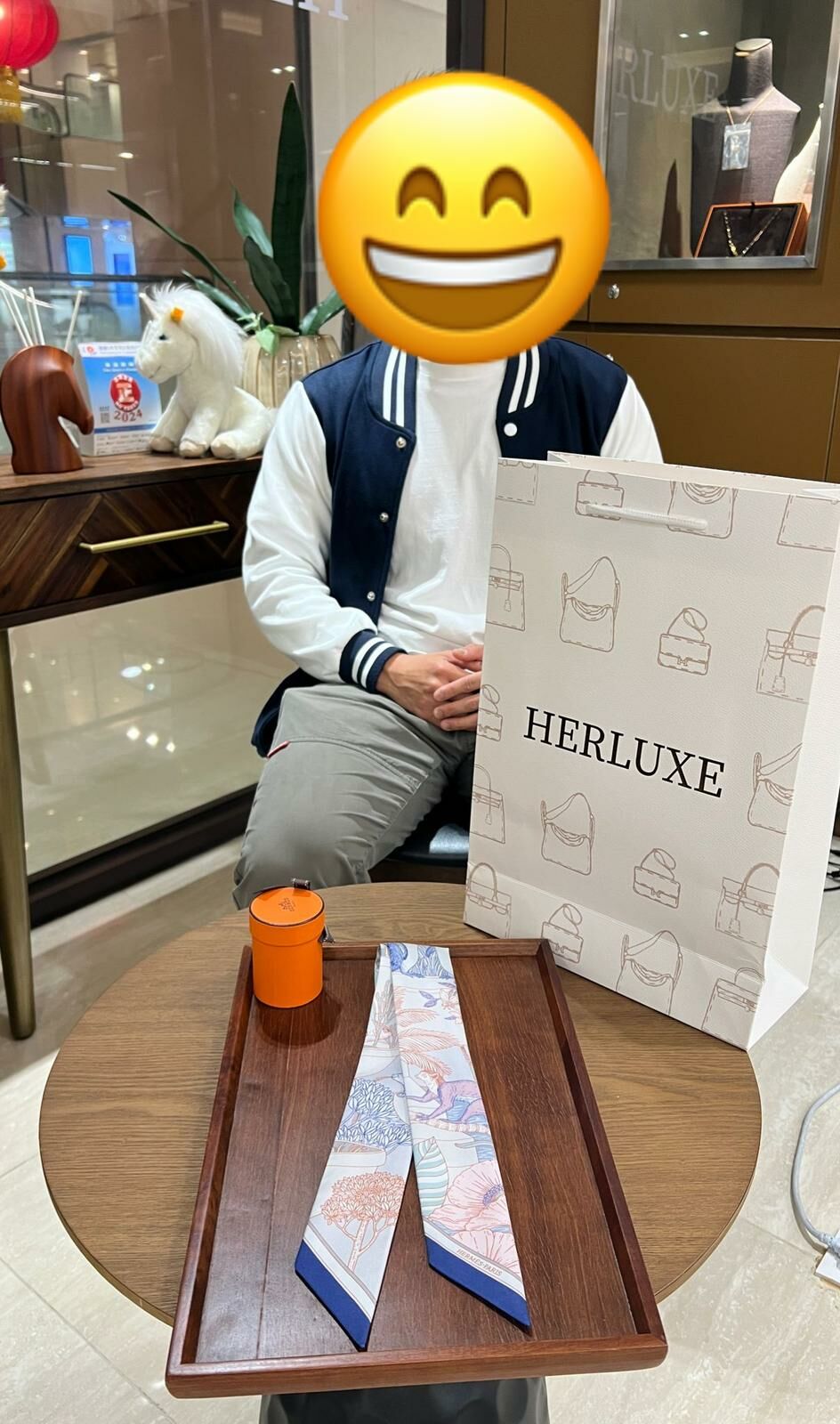 【 感謝支持 】愛妻號先生為太太挑選twilly襯袋🎉 一眼睇中呢條🎀 爽快埋單帶走❤️ 多謝你嘅支持🫶