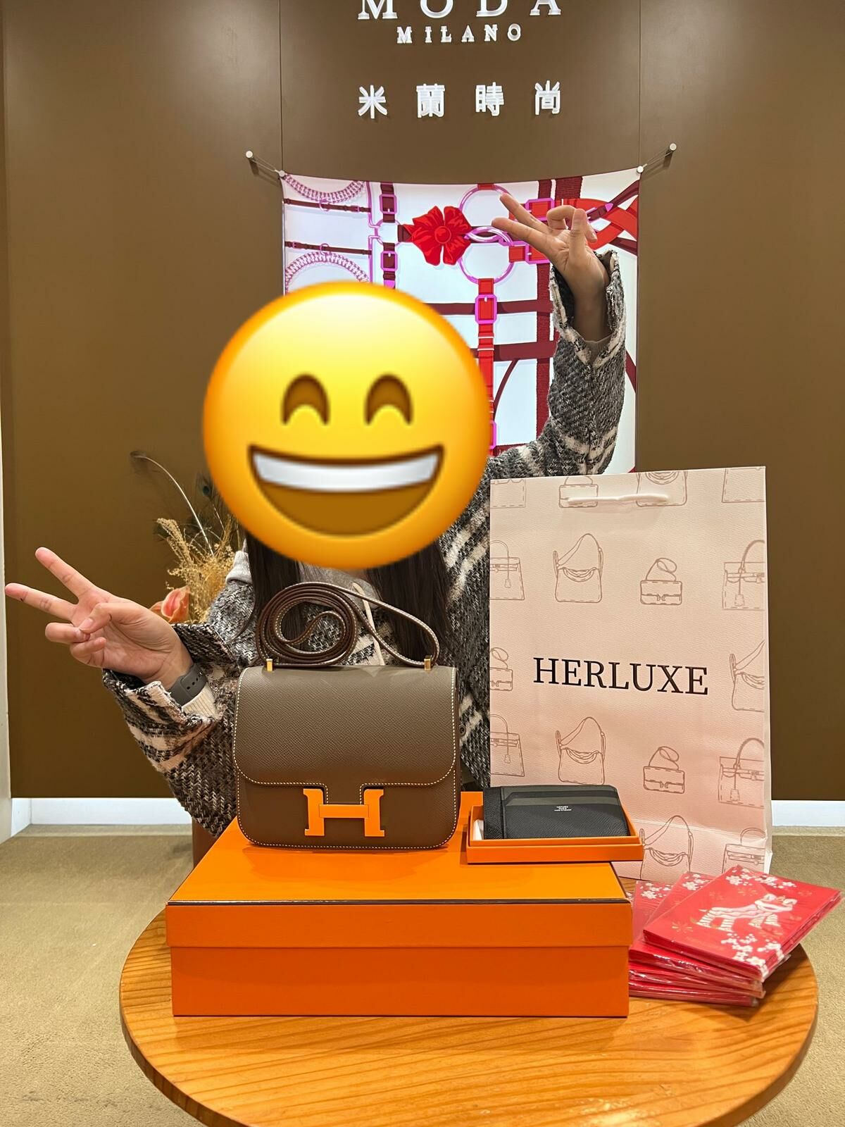 【 感謝支持 】爽快靚靚來pick up C19大象金🐘🔑 又睇個卡包一起帶走🎉  靚靚用開黑色袋🖤 今次朋友推薦呢隻金剛色😍 百搭又保值👍🏻 靚靚們好眼光❤️ 多謝你哋嘅支持與信任🫶💪