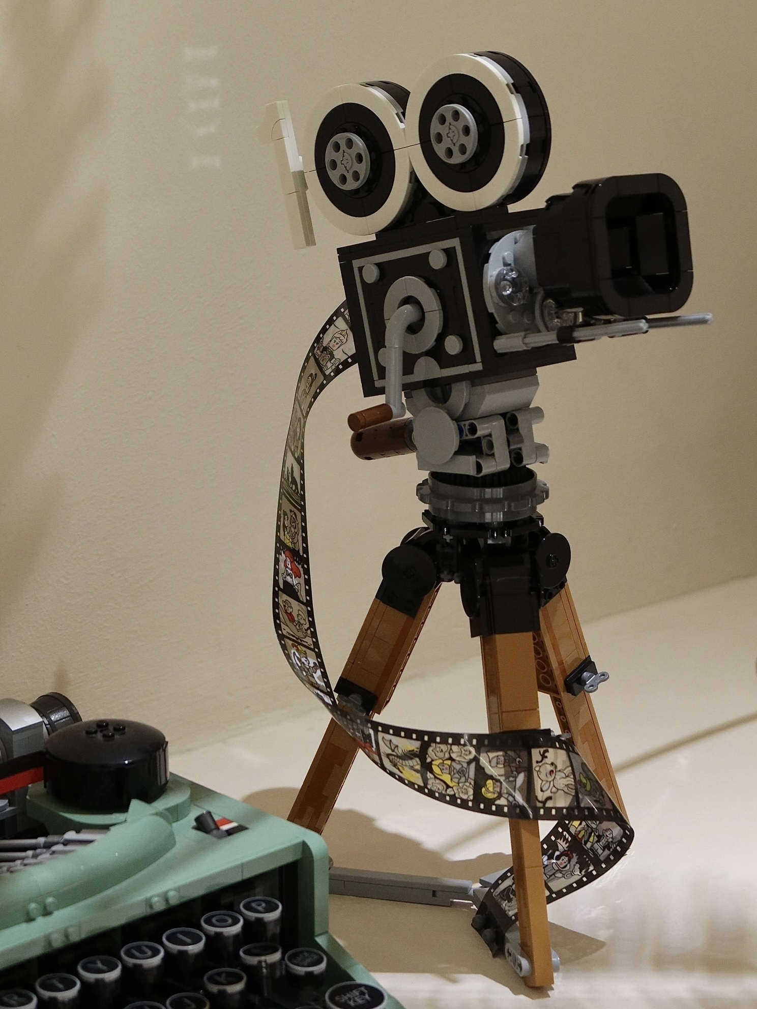 LEGO 樂高 43230 DISNEY 迪士尼100週年 攝影機 / 調貨