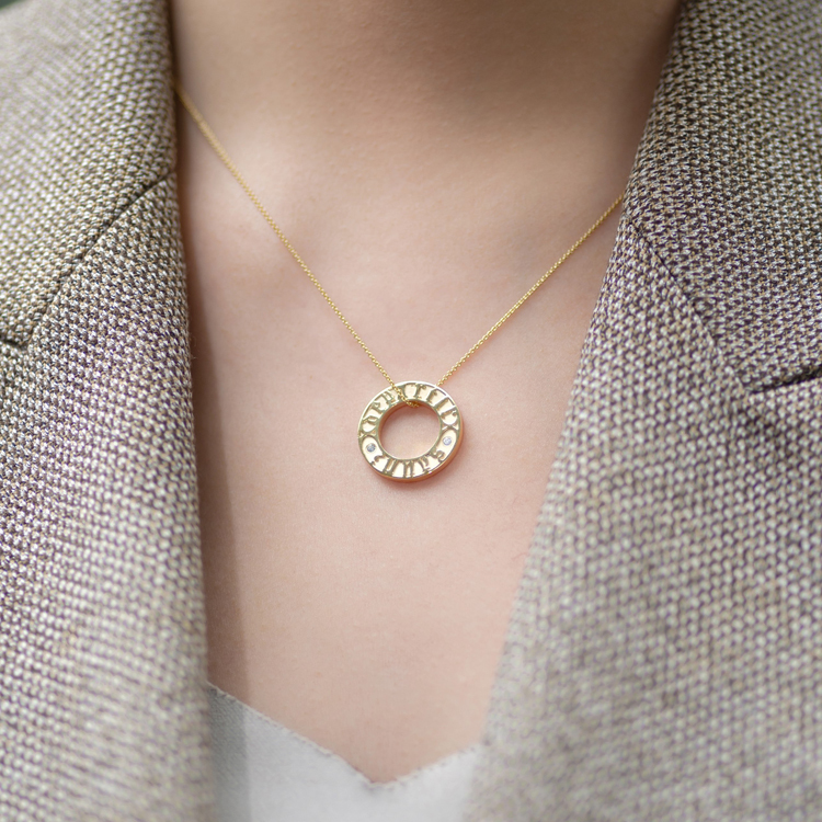 永不離別18K環形墜 saunz depatir 銘刻藝術風格