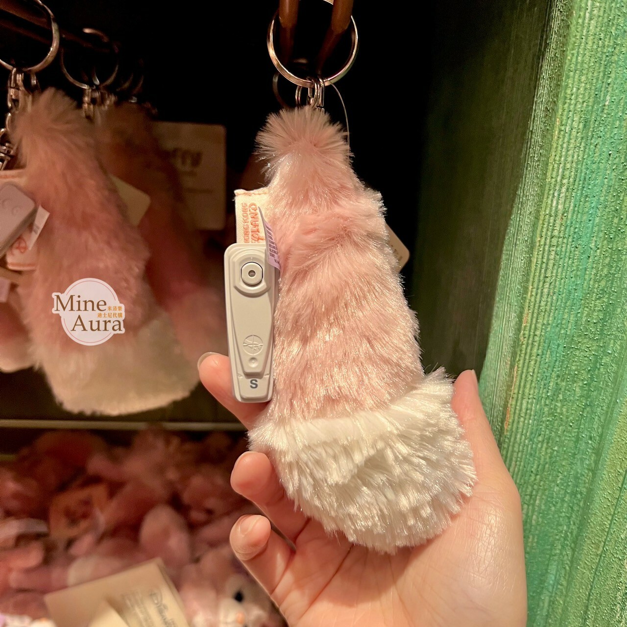 (現貨) 玲娜貝兒 Lina bell 毛茸茸 尾巴 絨毛 造型 吊飾 鑰匙圈 -香港迪士尼樂園