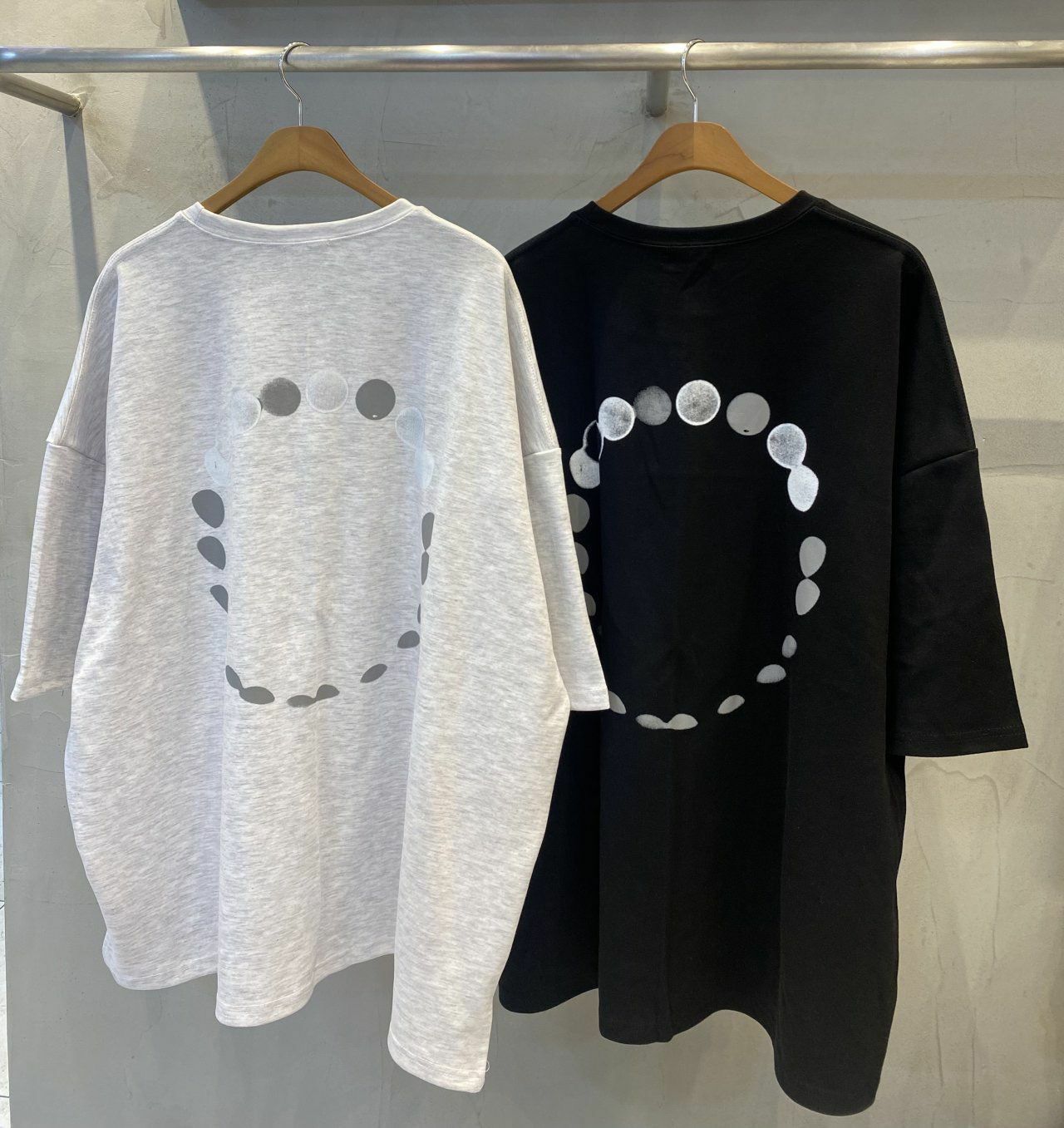 OverSize波點圖案英文字短袖Tee UNSTANDARD-058T