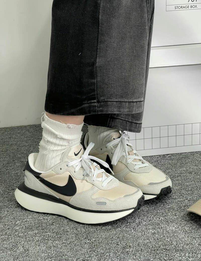 KTQ STORE ‧NIKE PHOENIX WAFFLE 燕麥灰粉小SACAI 反光麂皮復古運動休閒鞋 FD2196-100