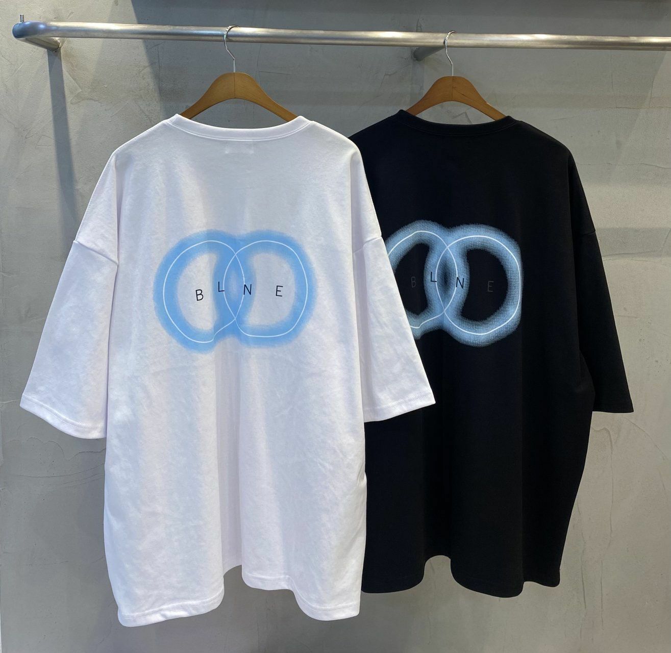 OverSize圓圈圖案英文字短袖Tee UNSTANDARD-063T