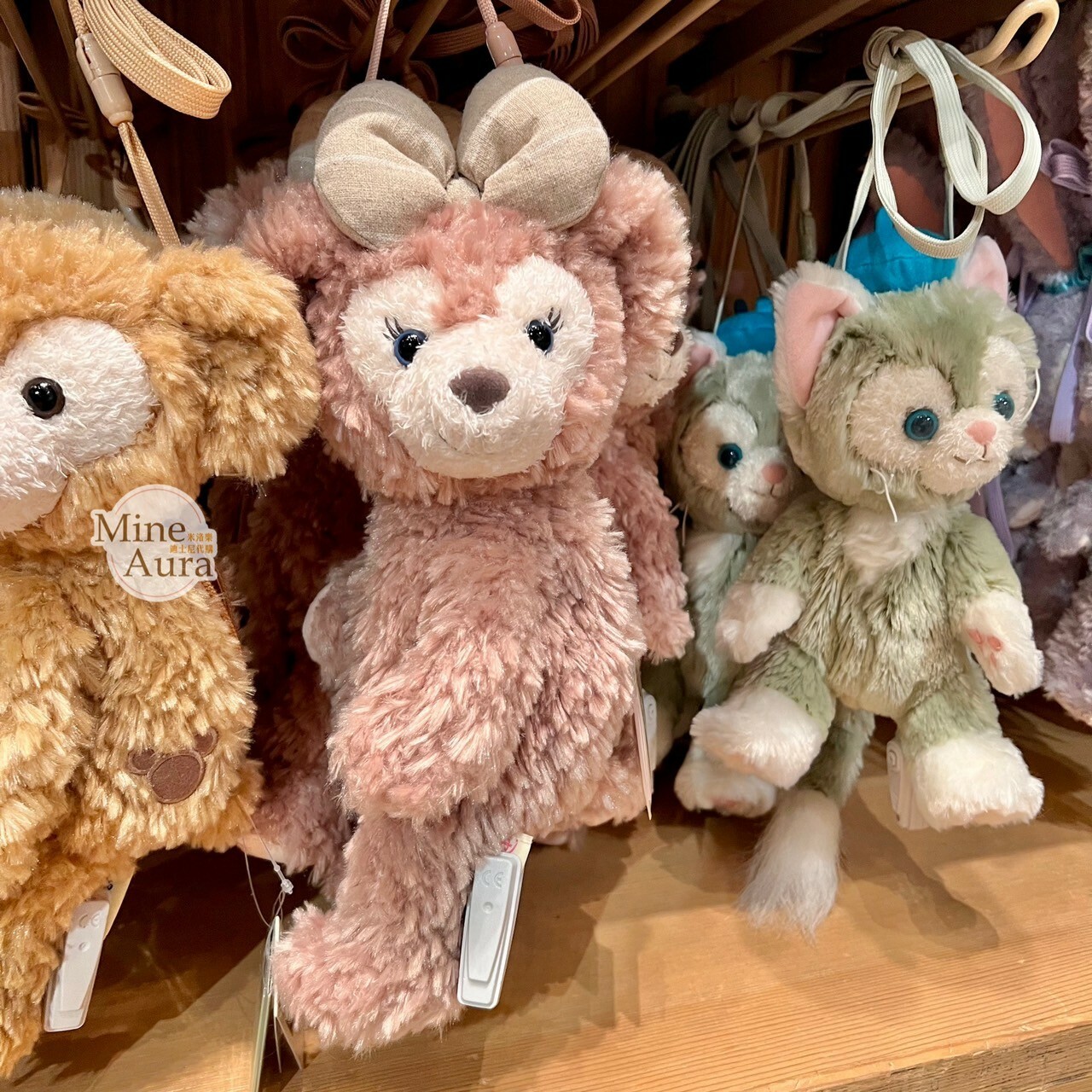 雪莉玫 ShellieMay 側姿 絨毛娃娃玩偶設計 斜背 小包 -香港迪士尼樂園