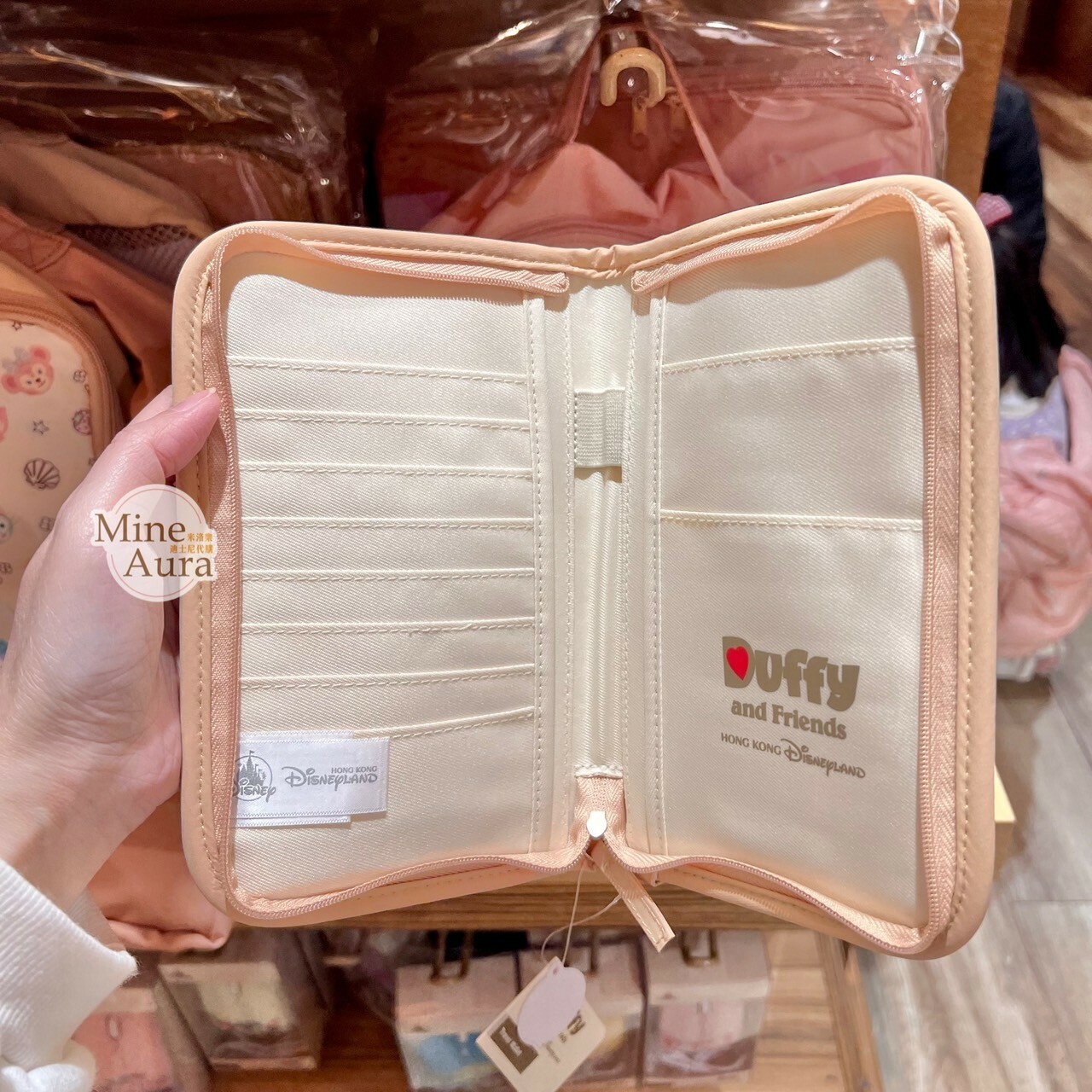 達菲 Duffy 與好友們 大頭滿版圖案 多功能收納 護照 收納包 旅行用品 -香港迪士尼樂園