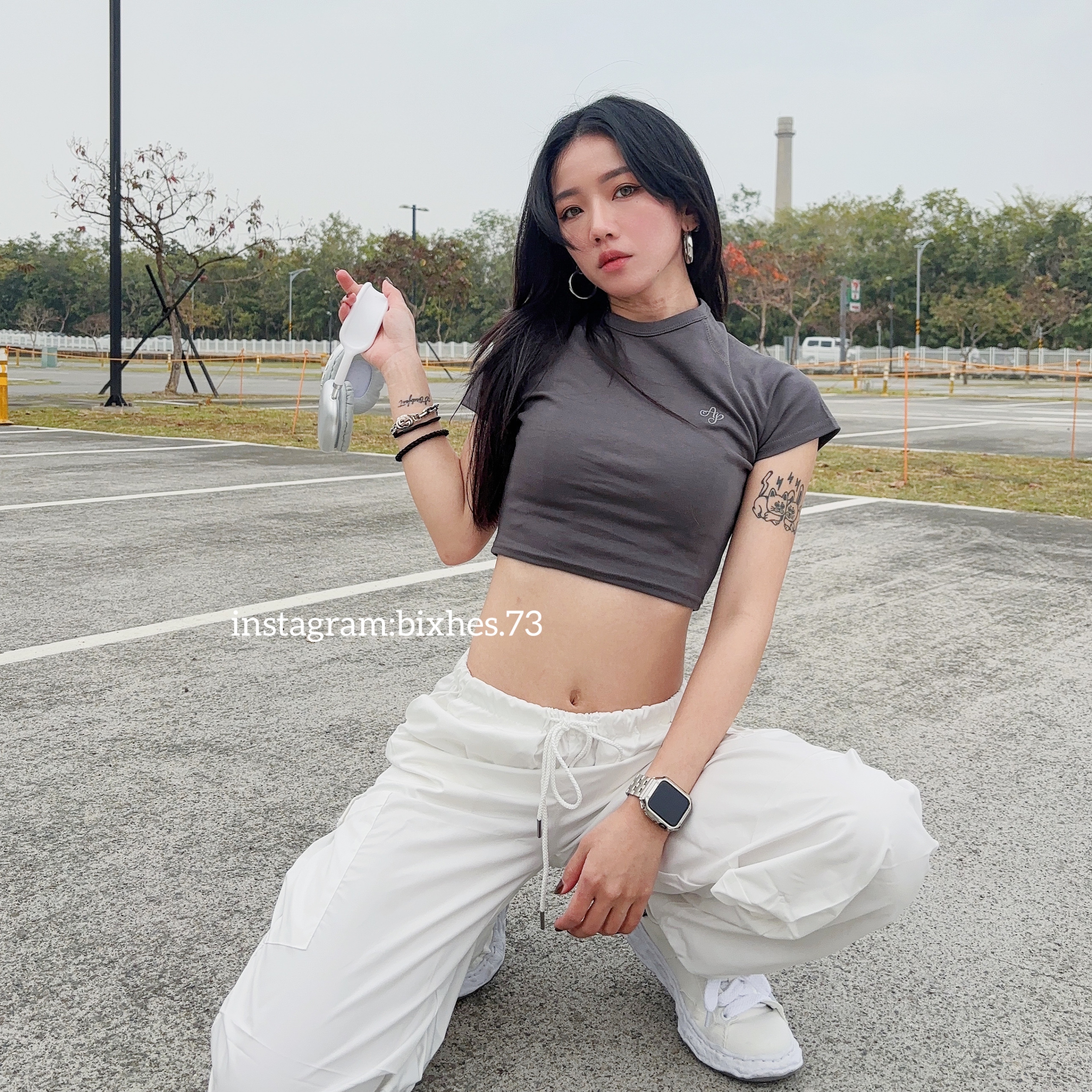 車線刺繡貼身短版T(A00058)