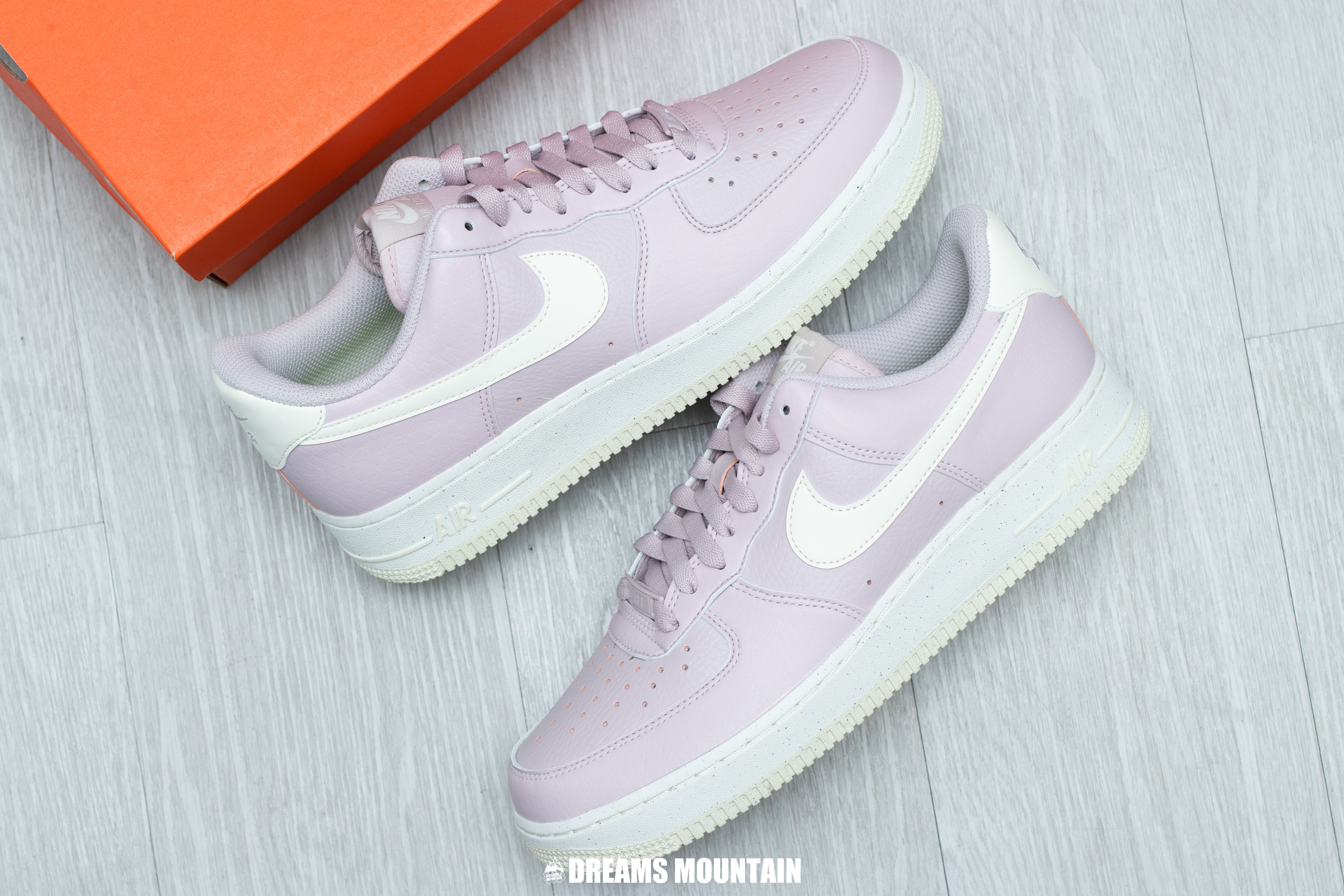 【現貨】NIKE AIR FORCE 1 LOW Next Nature "Strawberries And Cream" 藕粉拼奶油-WOMEN