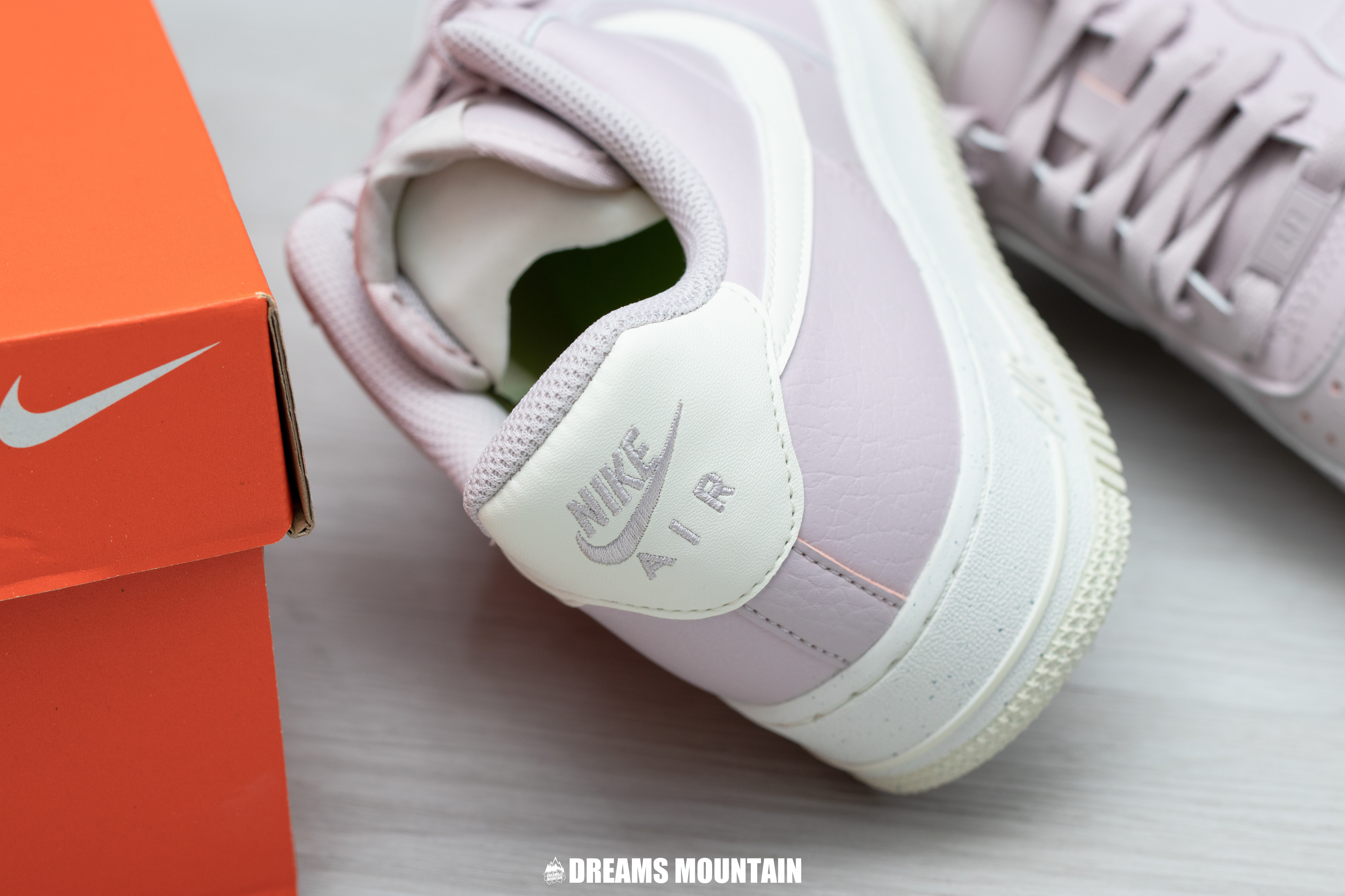 【現貨】NIKE AIR FORCE 1 LOW Next Nature "Strawberries And Cream" 藕粉拼奶油-WOMEN