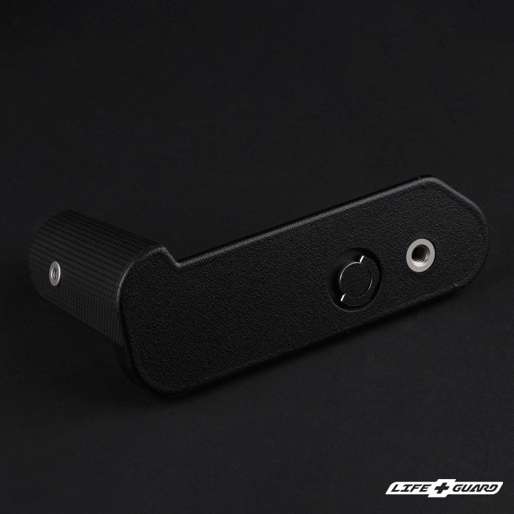 Leica Q3 19530 HG-DC1 貼膜質感特寫，LIFE+GUARD 設計風格