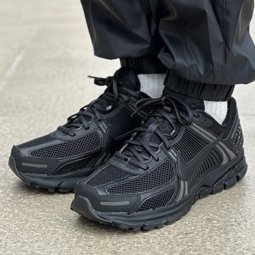 <限時折扣❤️‍🔥> NIKE ZOOM VOMERO 5 全黑 黑魂 黑武士（BV1358-003）
